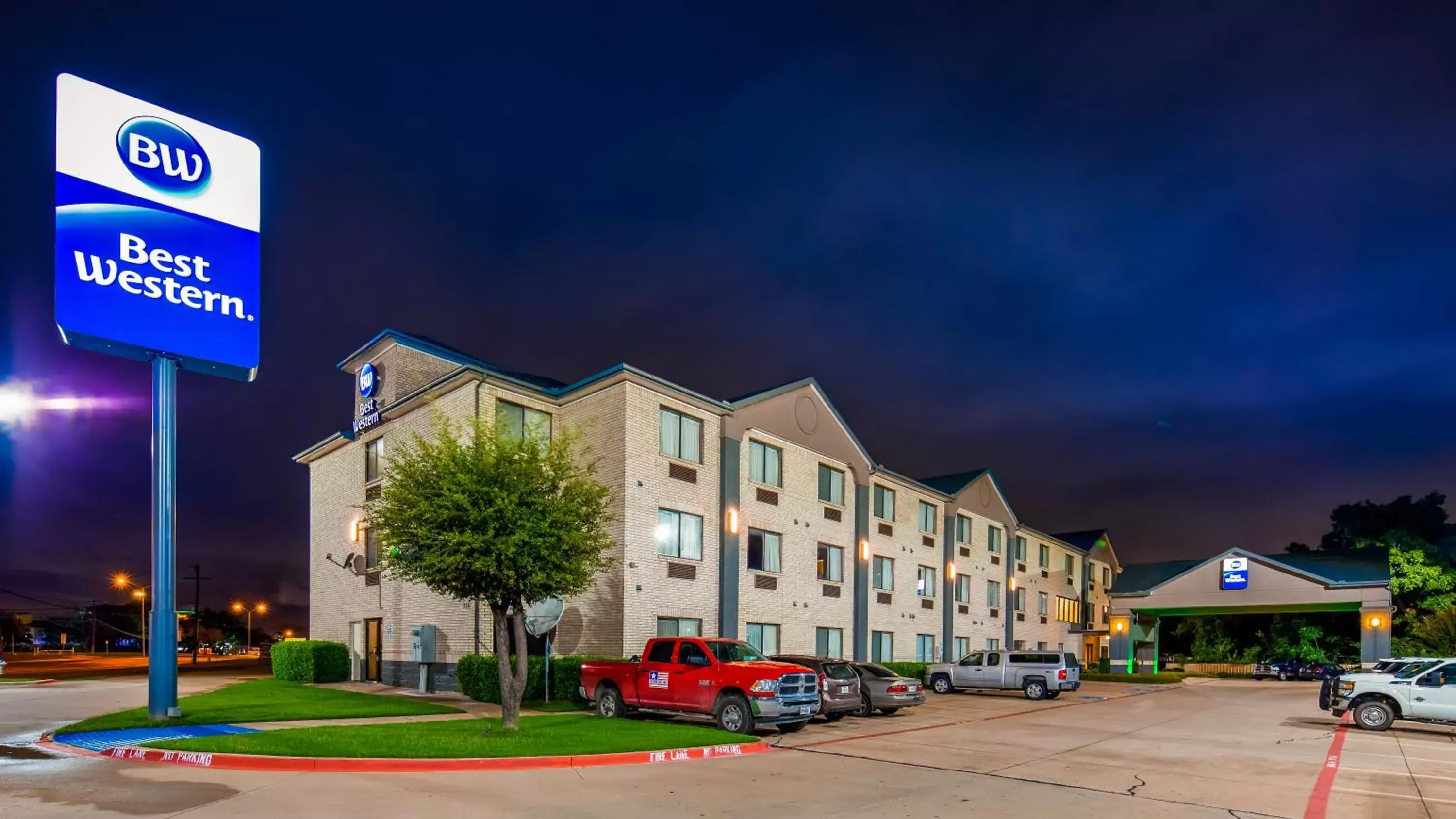 Property Building in Best Western Northwest Inn