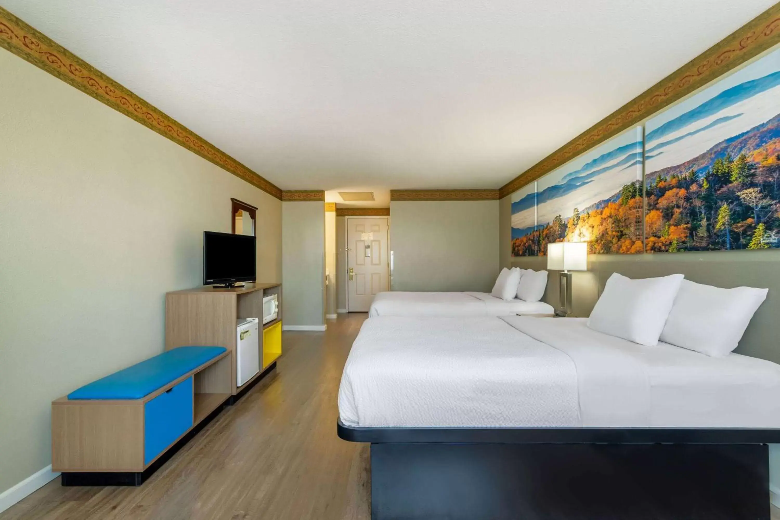 Photo of the whole room, Bed in Days Inn by Wyndham Mountain Home