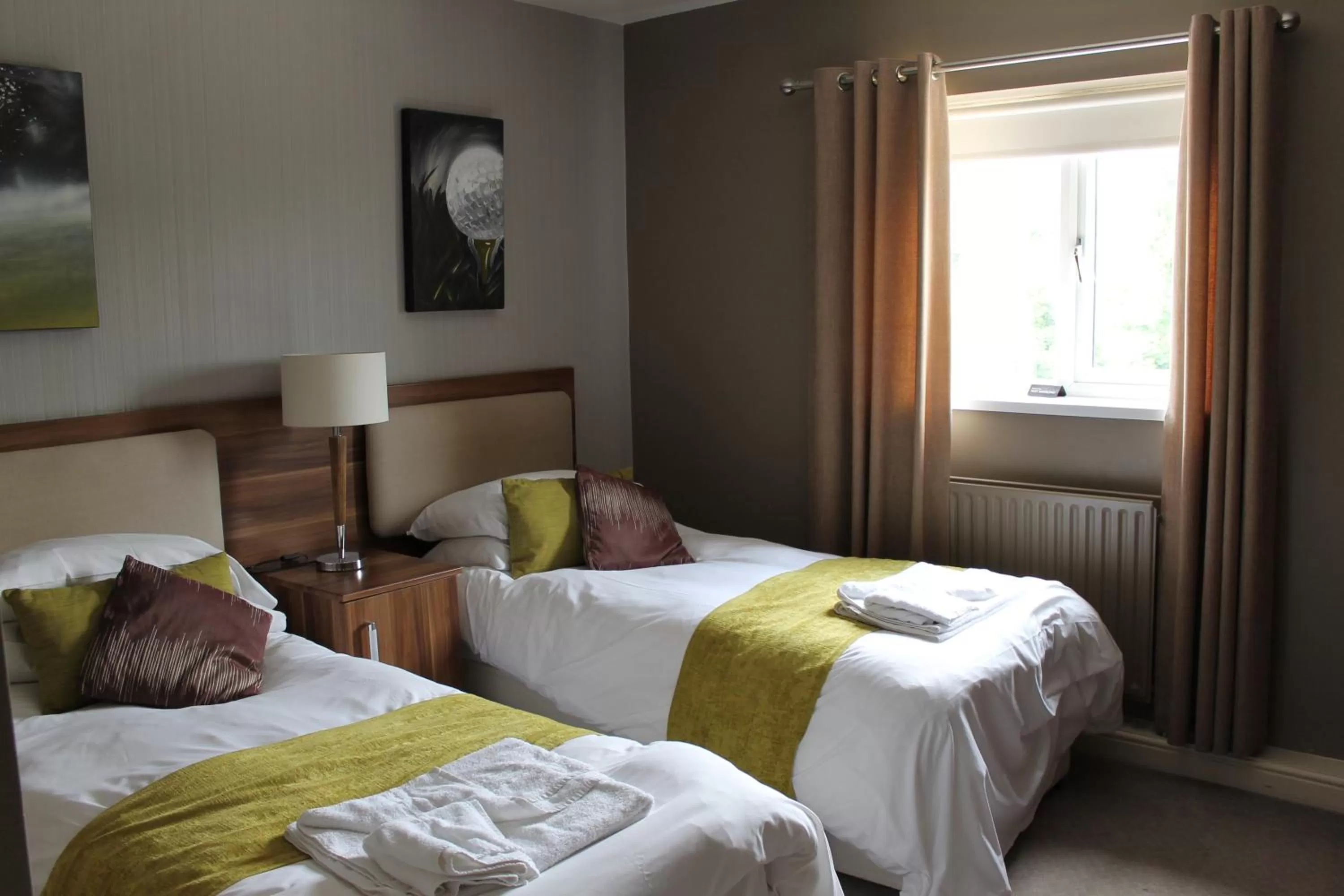 Photo of the whole room, Room Photo in The Fairways