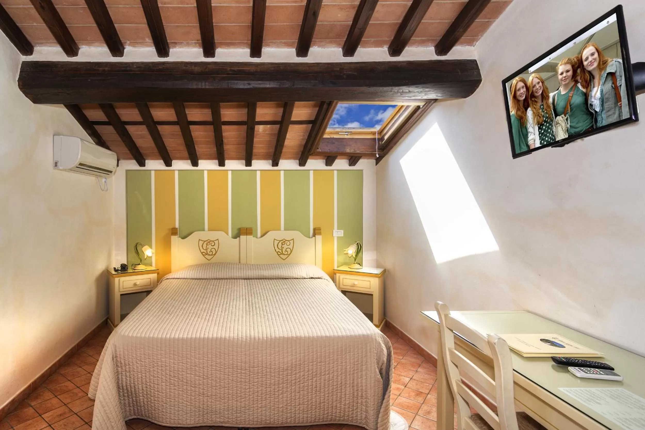 Photo of the whole room, Bed in Hotel Villa Cheli