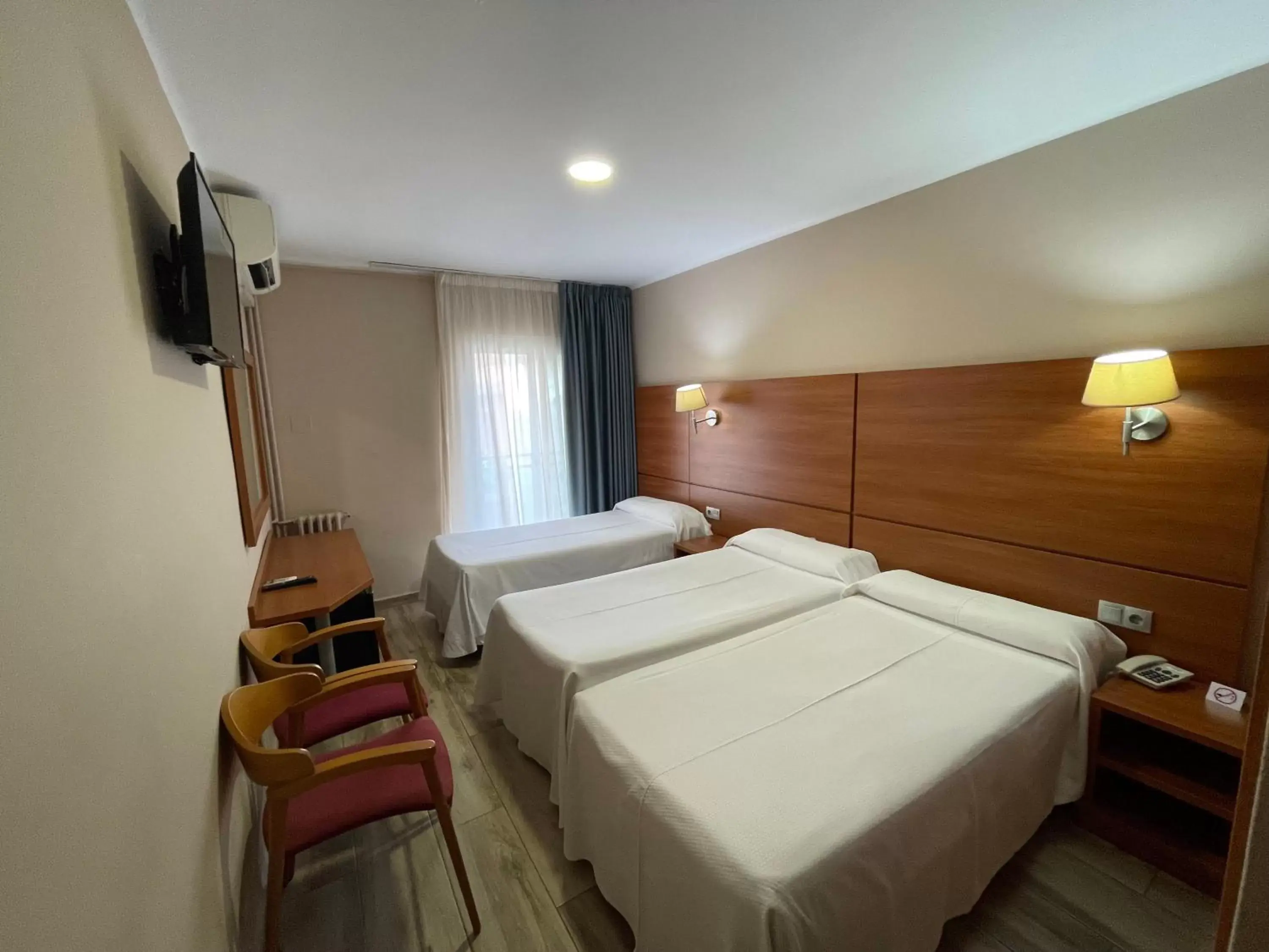 Twin Room with Extra Bed (3 Adults) in Hotel Maria del Mar Twin Room with Extra Bed (3 Adults) in Hotel Maria del Mar