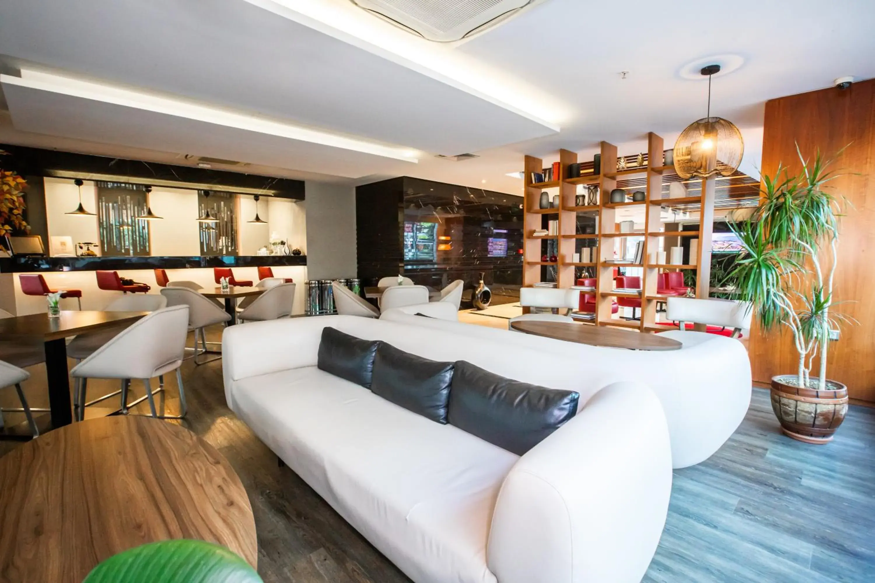 Lobby or reception, Lounge/Bar in Ramada Encore Istanbul Kartal