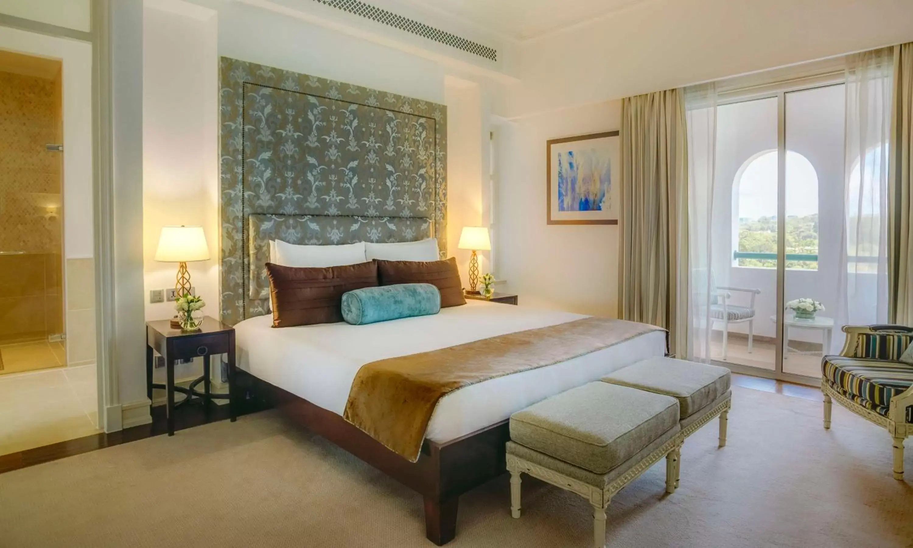 Photo of the whole room, Bed in Villa Rosa Kempinski