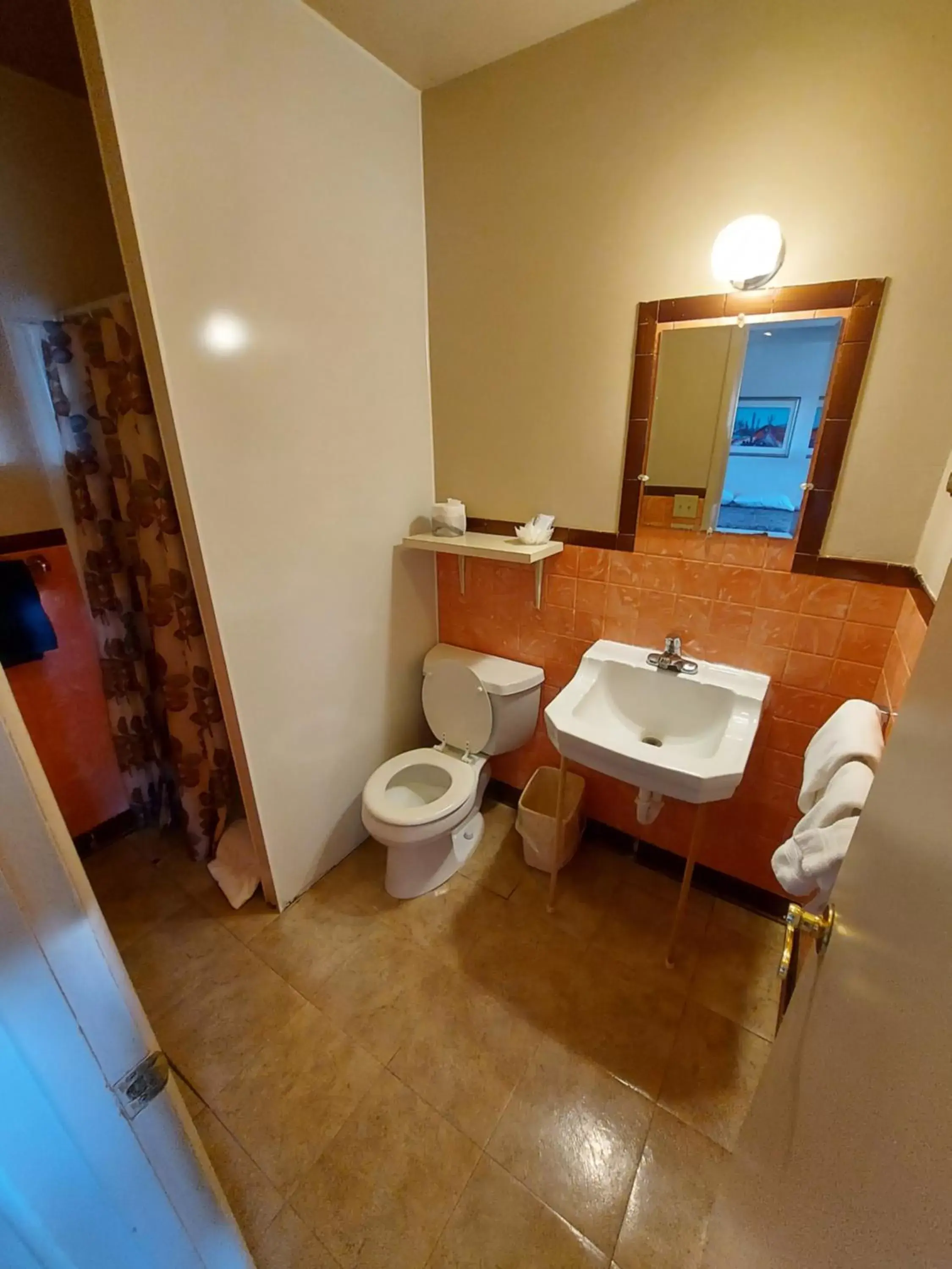 Bathroom in Cactus Inn