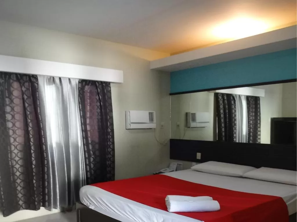 Bed in Heilee's Guest House