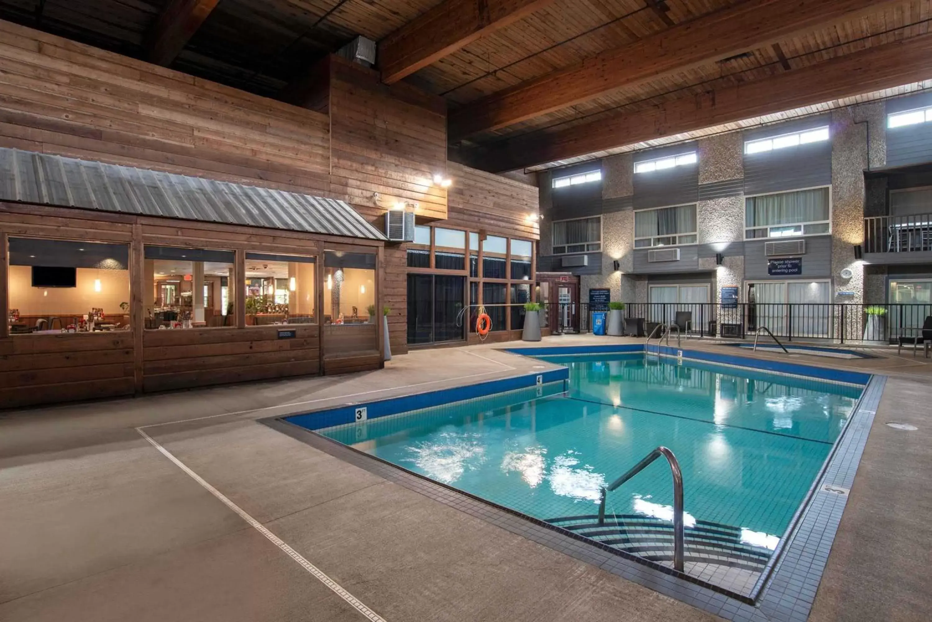 Swimming Pool in Sandman Hotel Revelstoke