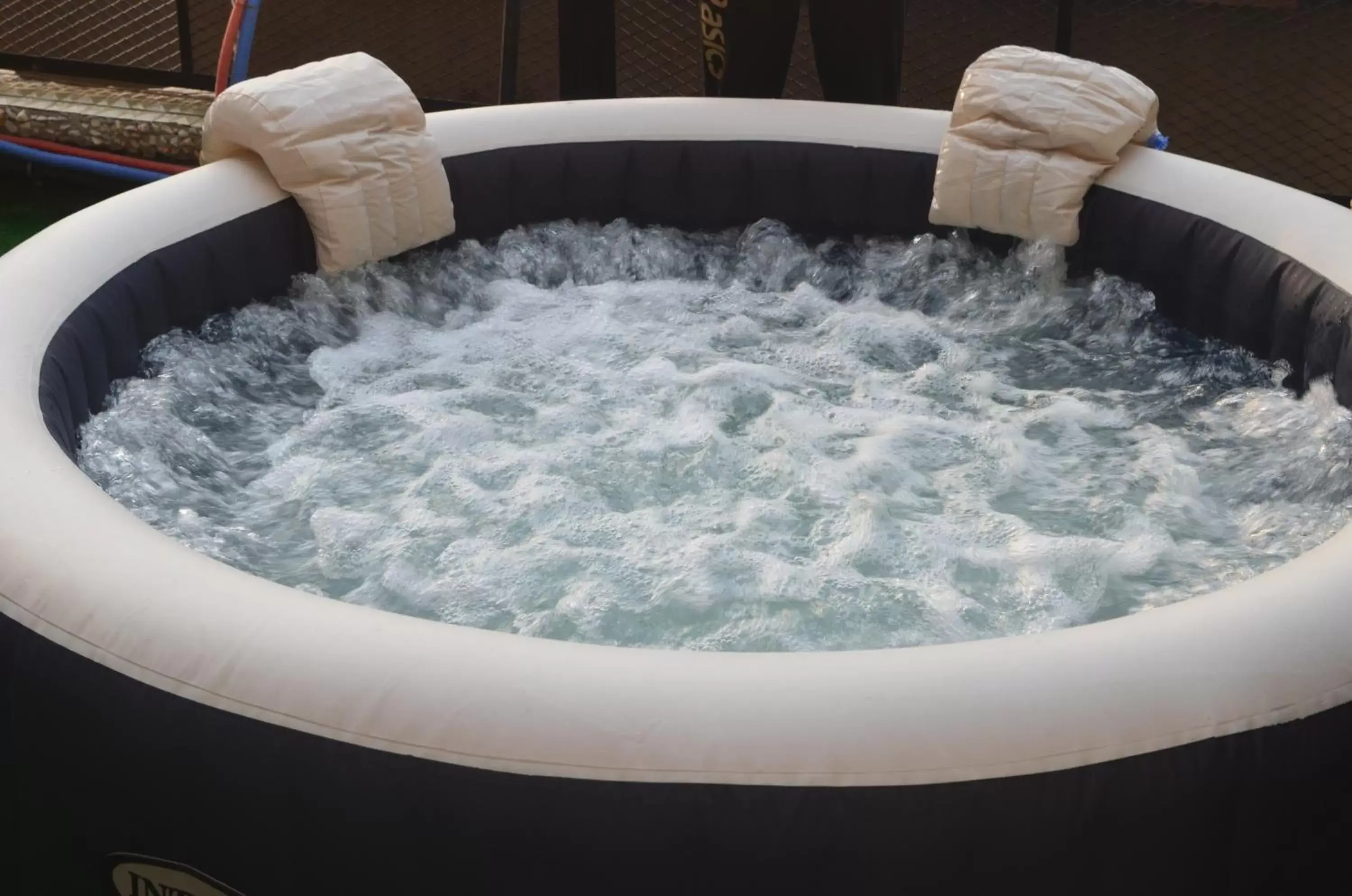 Hot Tub in Hotel Résidence La Falaise