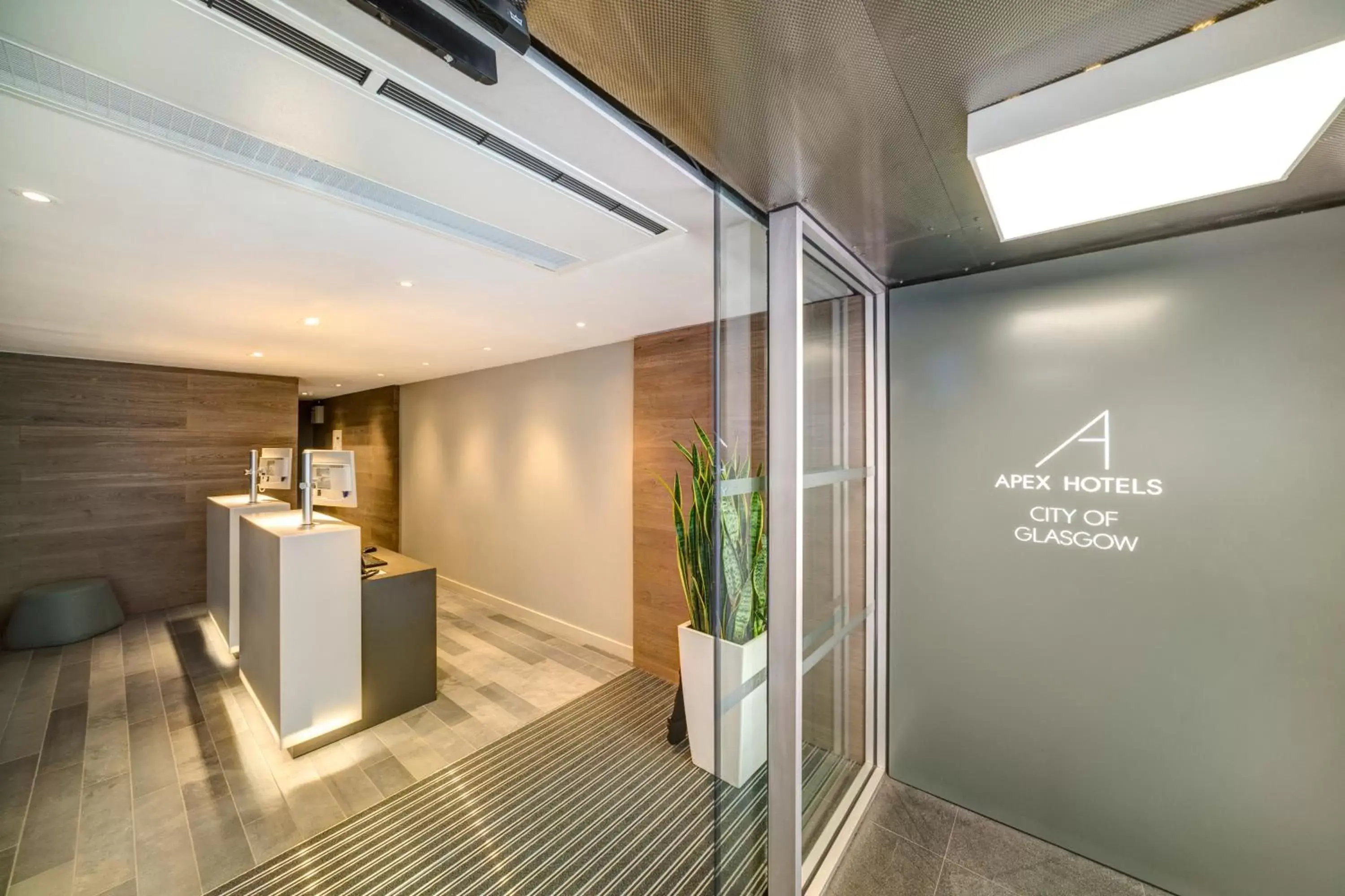 Lobby or reception, Bathroom in Apex City of Glasgow Hotel