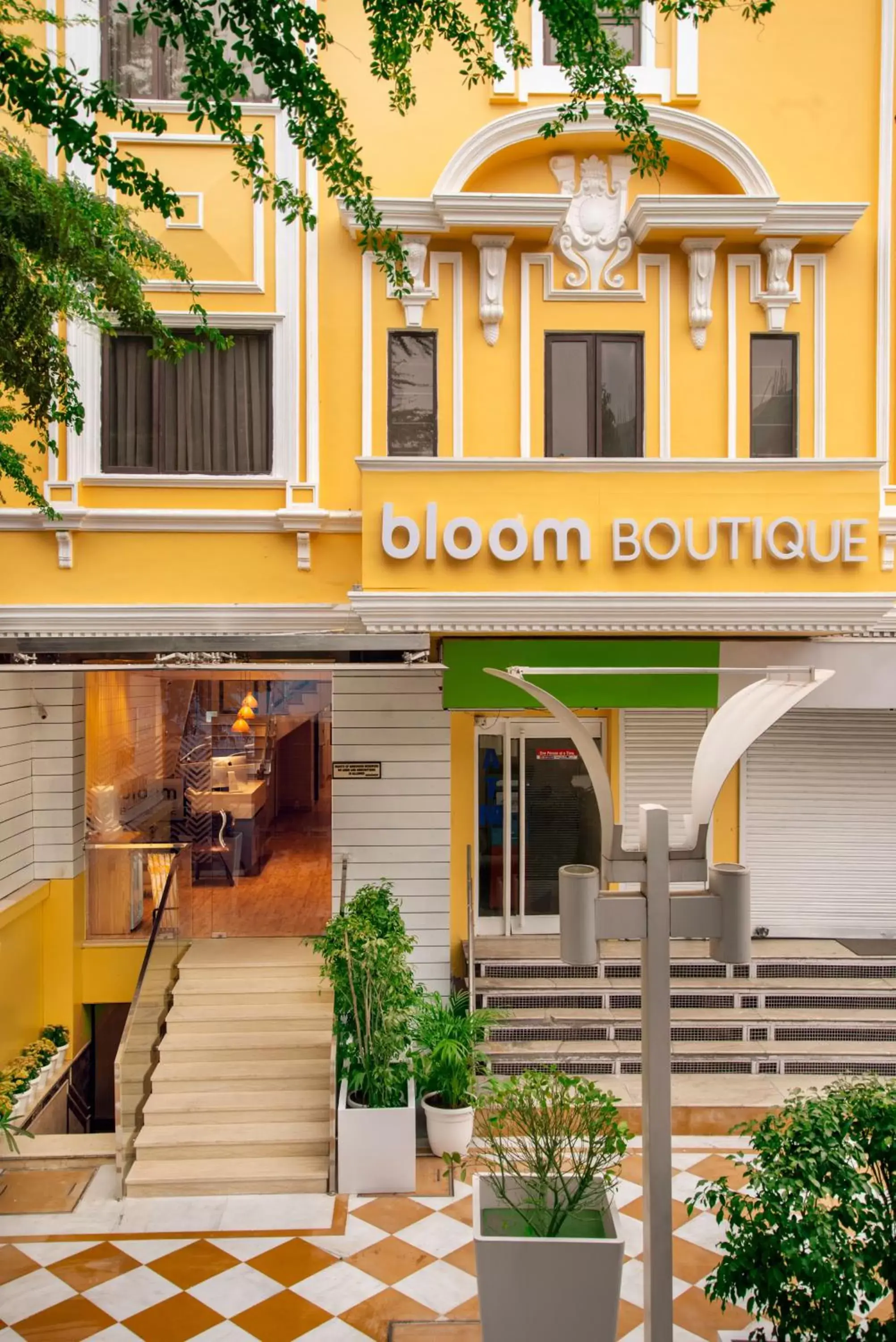 Facade/entrance in Bloom Boutique l GK-1 Facade/entrance in Bloom Boutique l GK-1