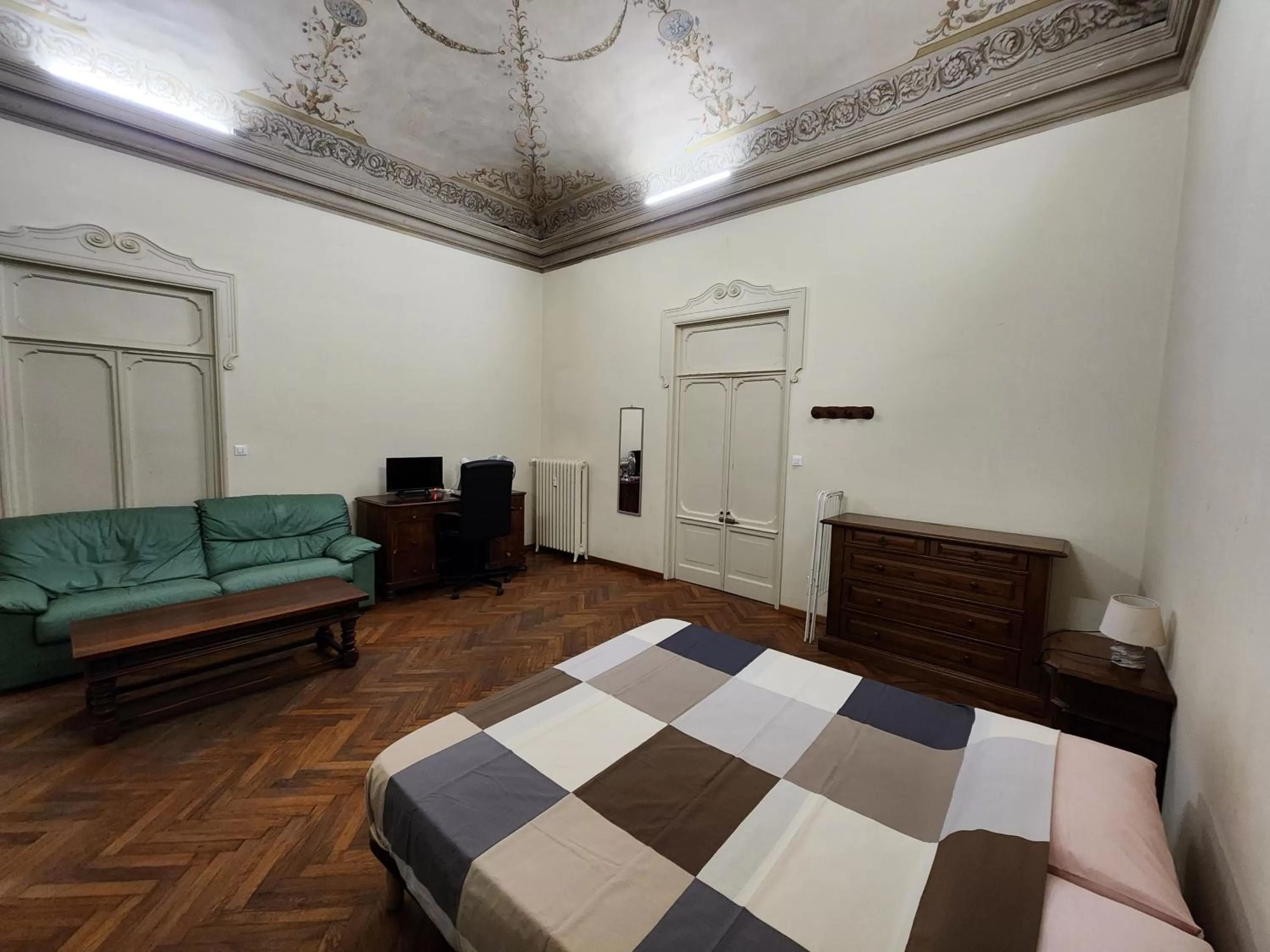 Bed, Seating Area in TATA HOMES