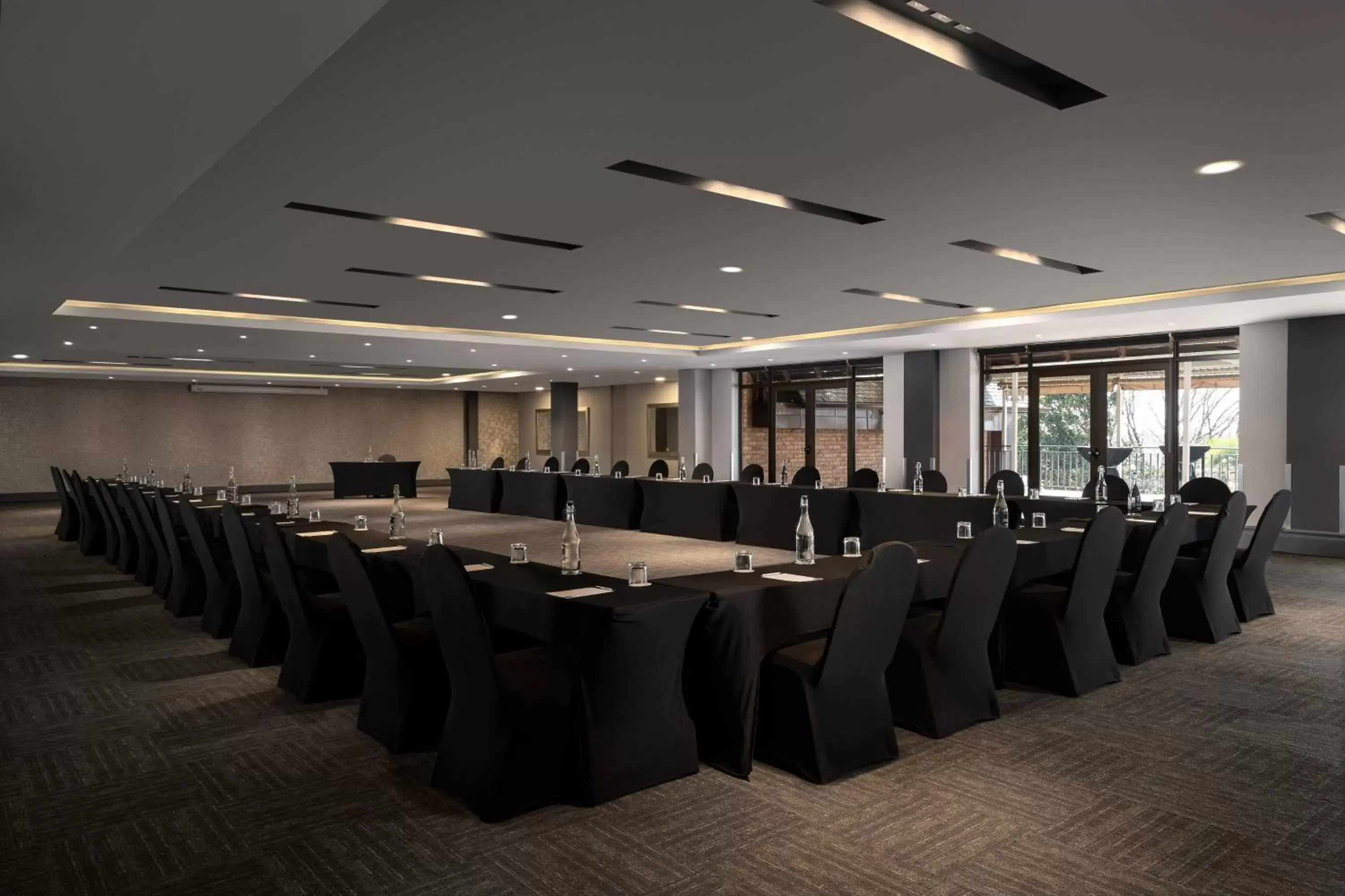 Meeting/conference room in Protea Hotel by Marriott Johannesburg Wanderers