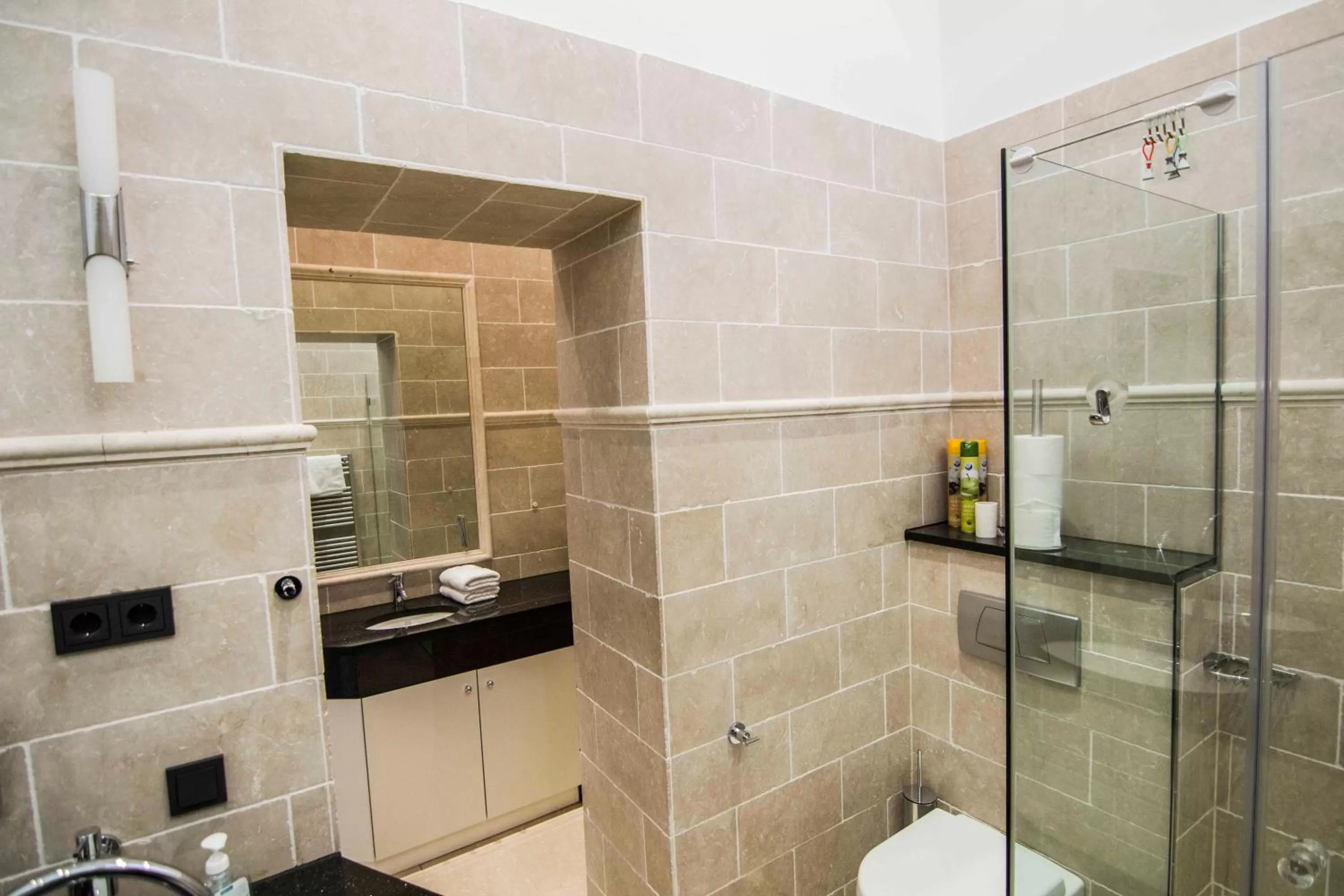 Shower in Haven Hotels - Helvetia Suites