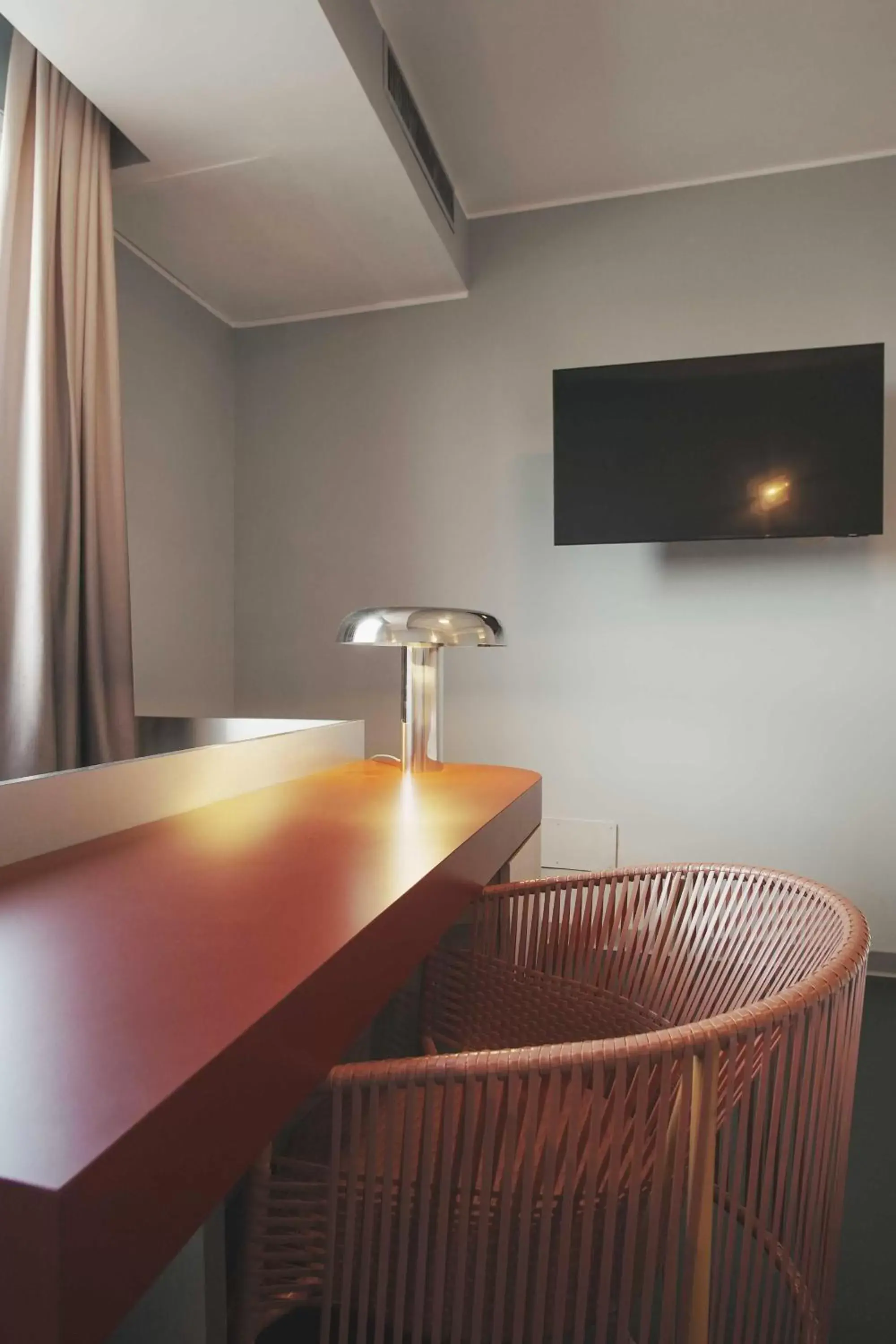 TV and multimedia, TV/Entertainment Center in Moderno Hotel Roma