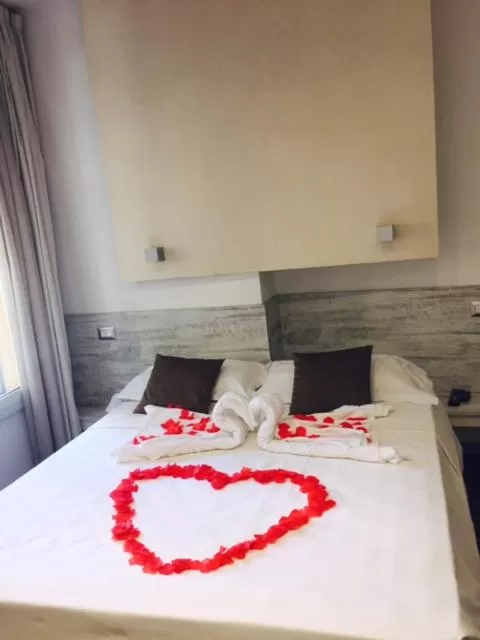 Shower, Bed in Relais San Pietro