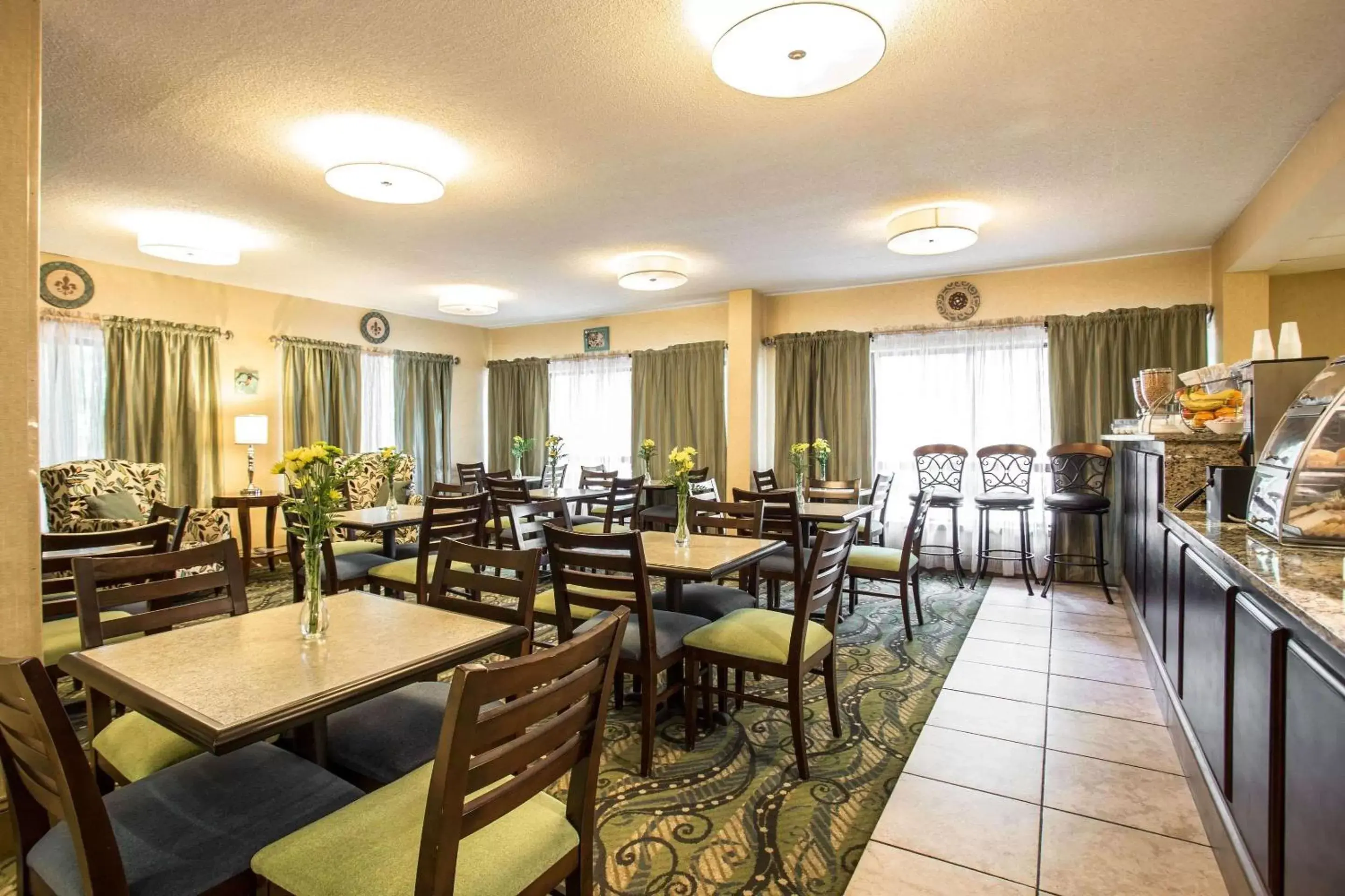 Restaurant/Places to Eat in Clarion Inn & Suites Aiken