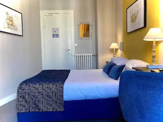 Photo of the whole room, Bed in Hôtel Coeur De Loire