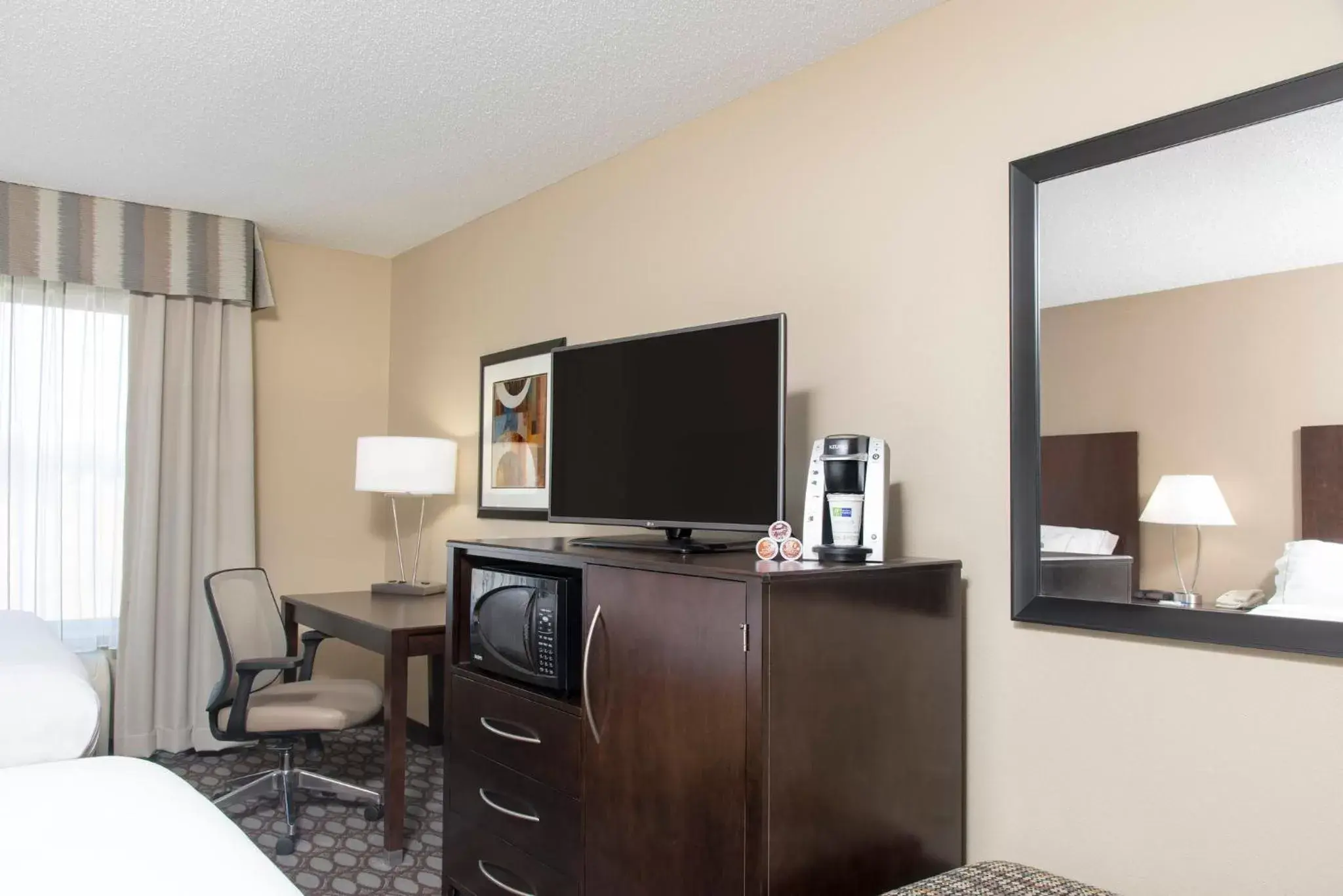 Photo of the whole room, TV/Entertainment Center in Holiday Inn Express Gas City, an IHG Hotel