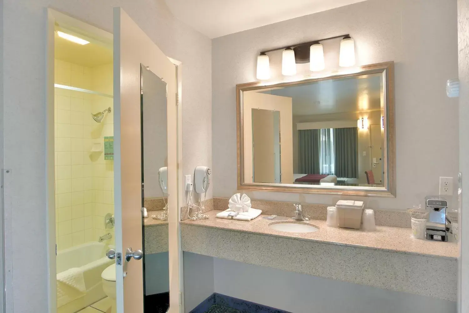 Shower, Bathroom in Lamplighter Inn & Suites at SDSU