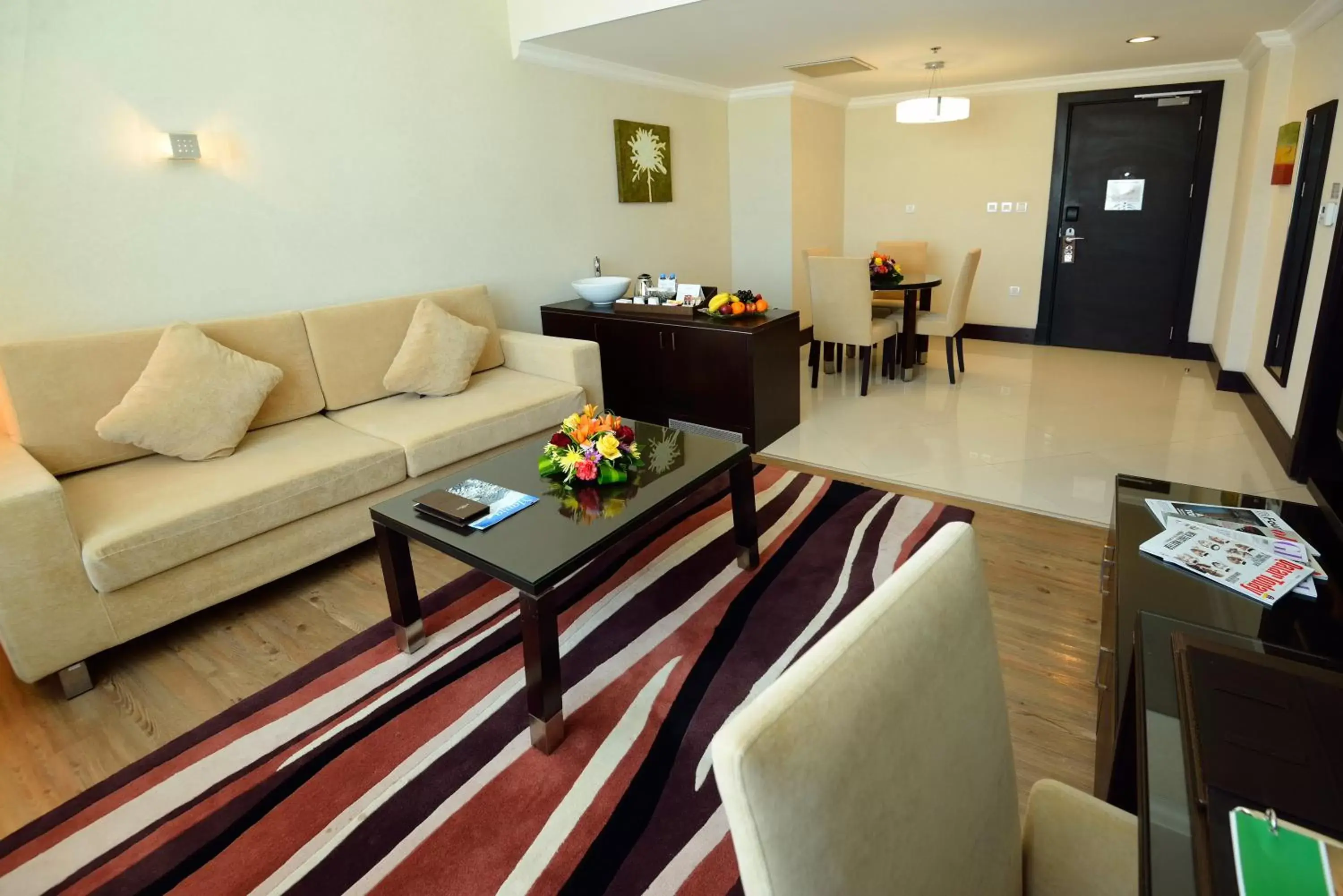 Bed, Seating Area in Holiday Villa Hotel & Residence City Centre Doha
