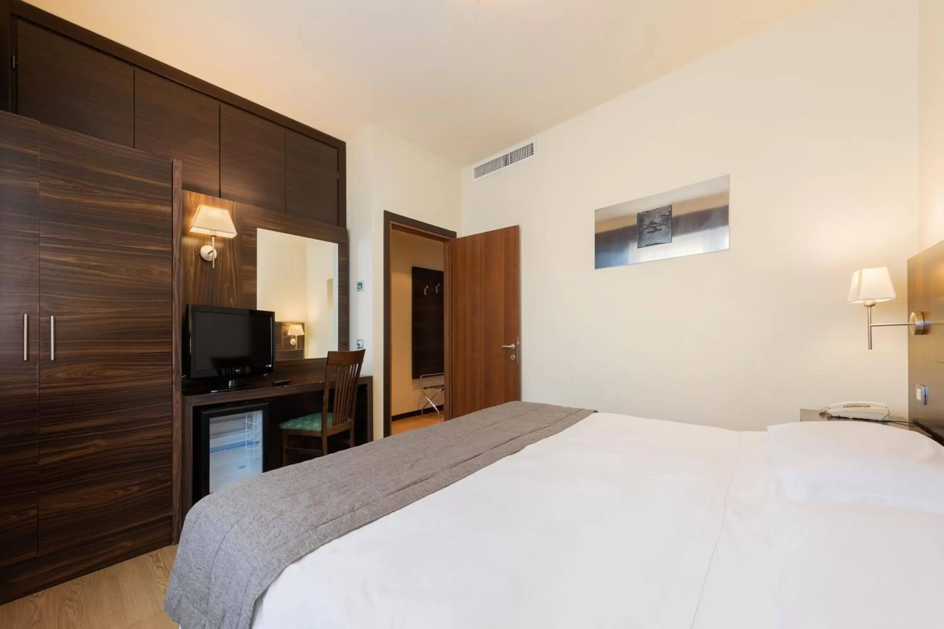 Photo of the whole room, Bed in Hotel Delfino Venezia Mestre