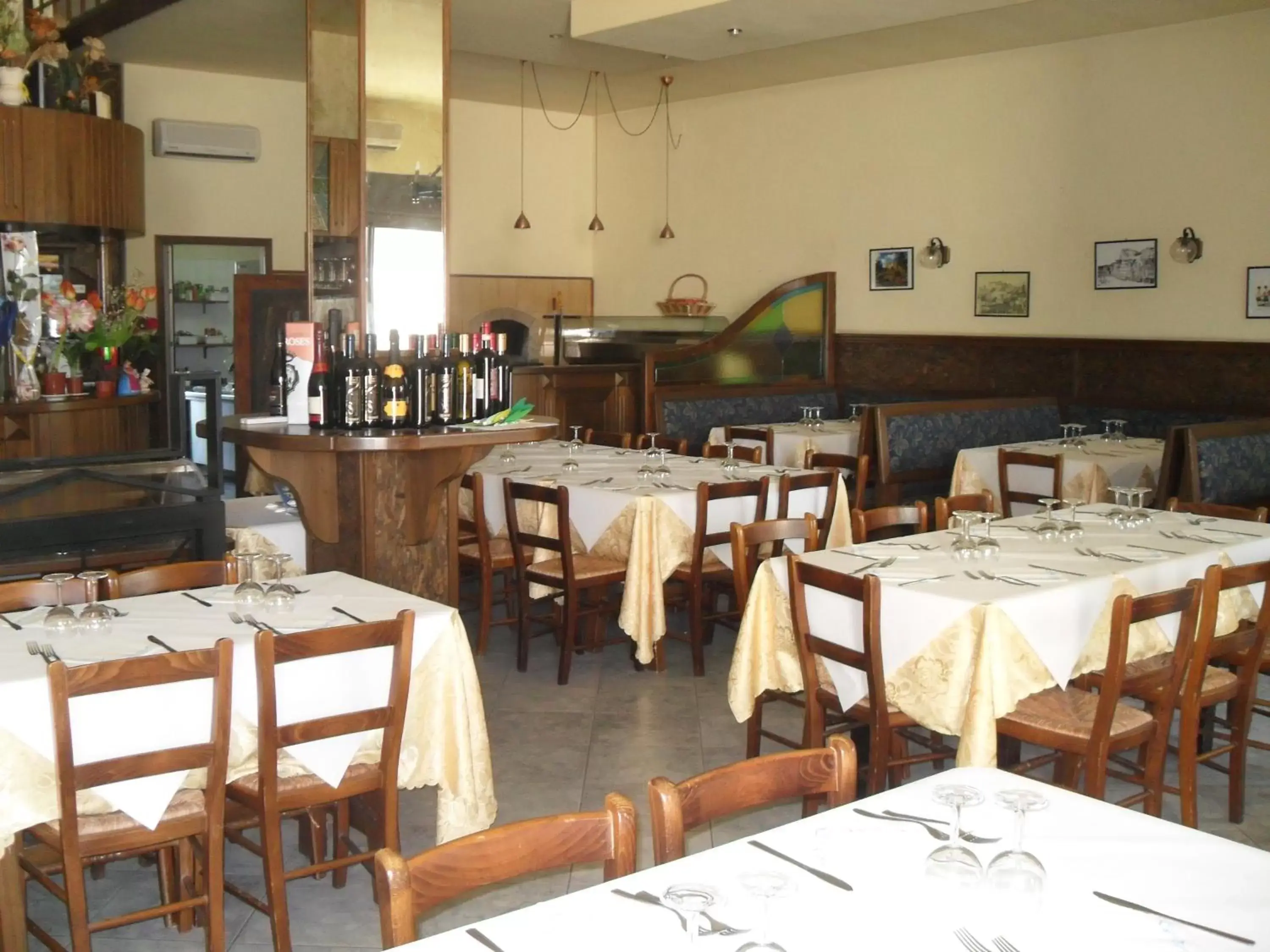 Restaurant/Places to Eat in Mamma Assunta