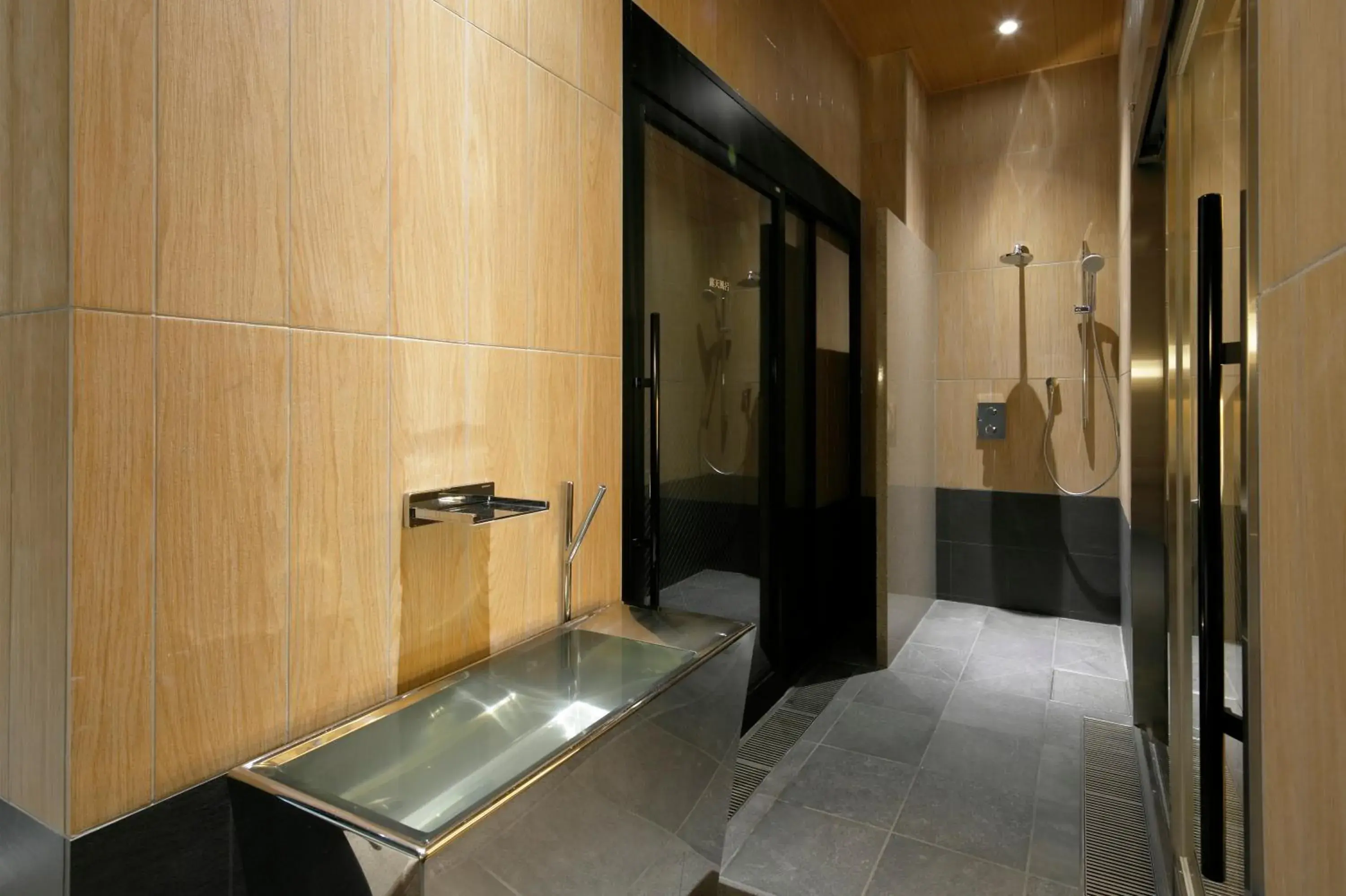 Public Bath, Bathroom in Candeo Hotels Tokyo Shimbashi