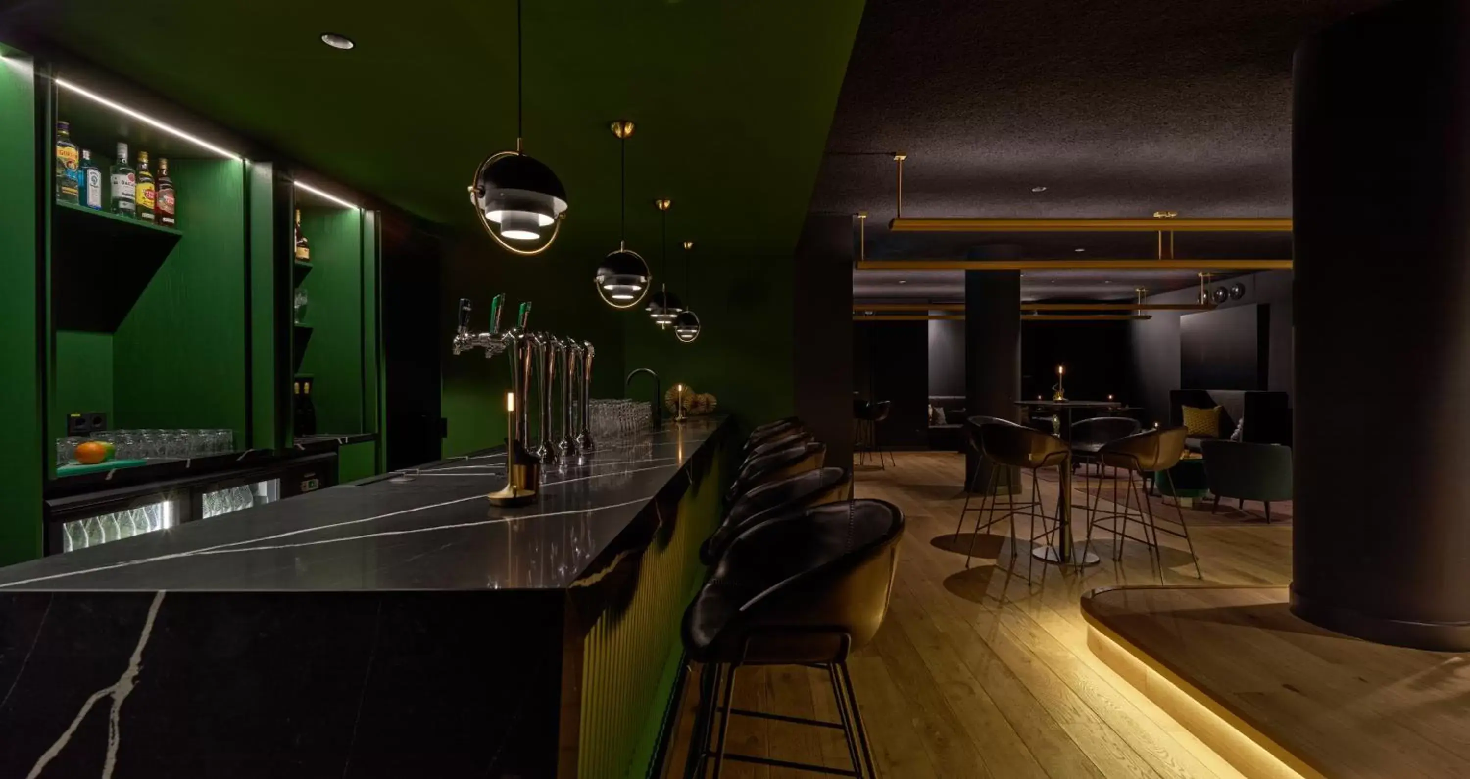 Nightclub / DJ, Restaurant/Places to Eat in Eden Hotel Amsterdam