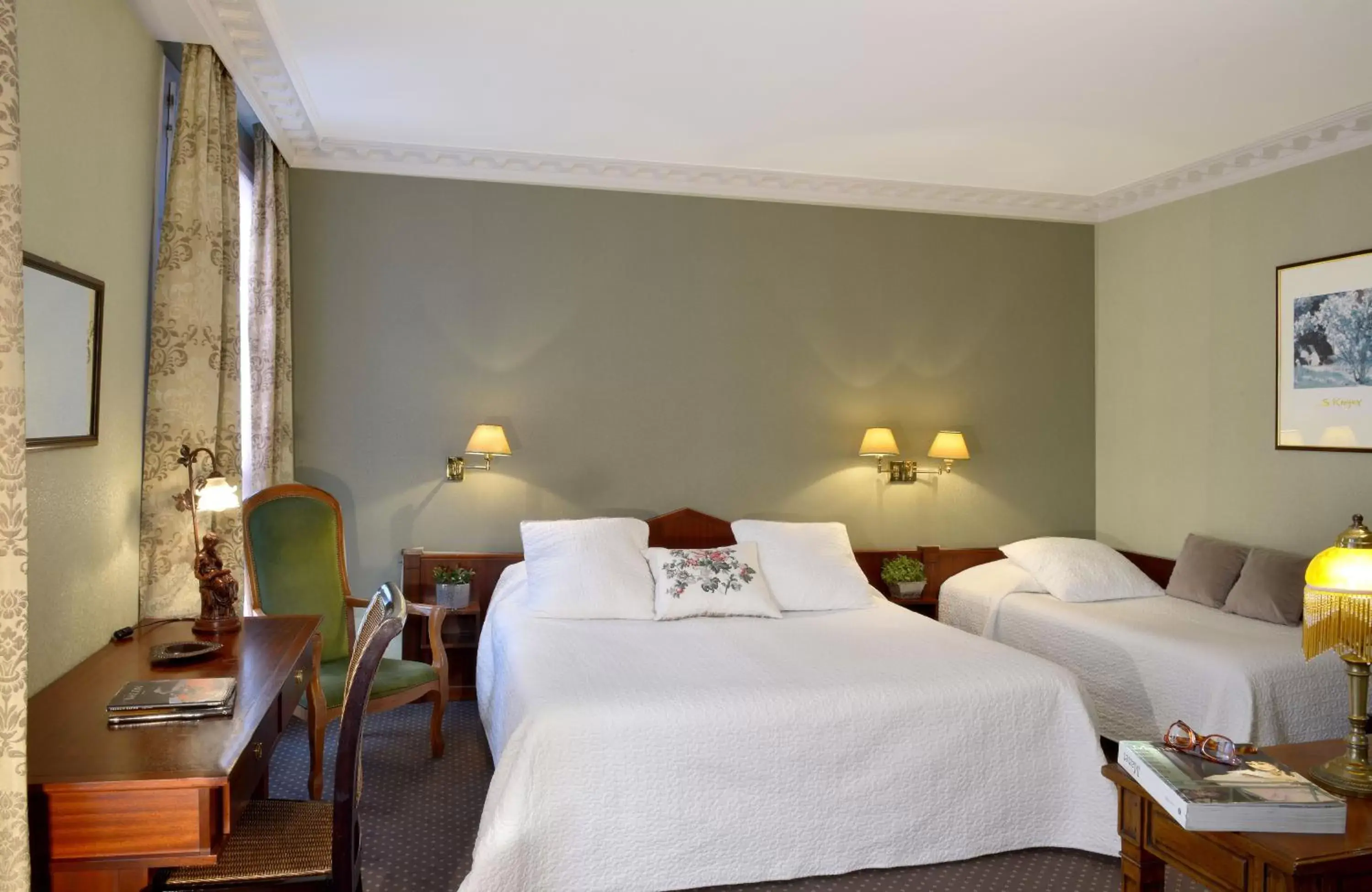 Bedroom, Bed in Hôtel Du Manoir