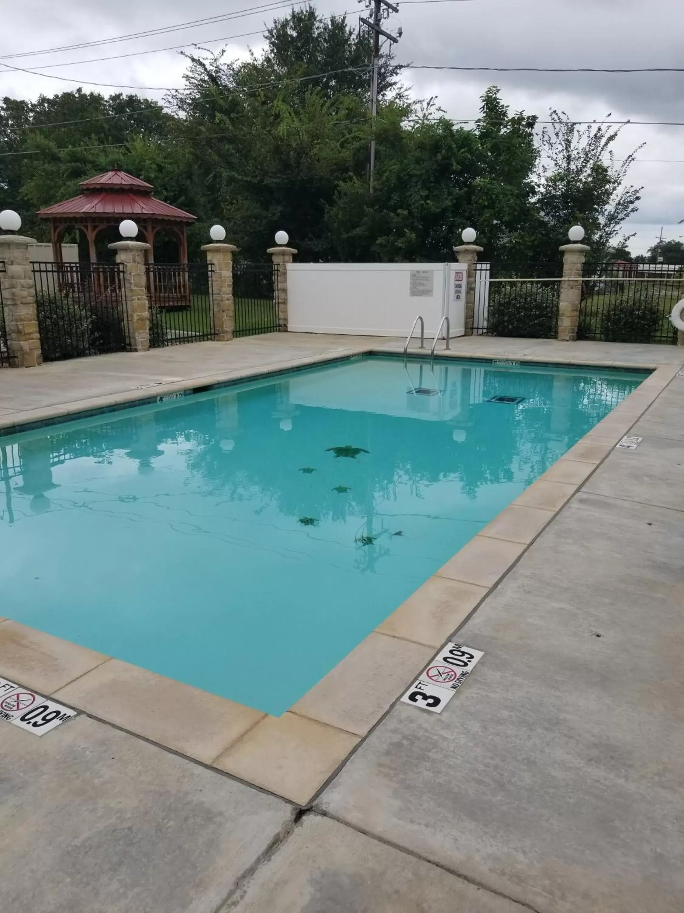 Swimming Pool in American Inn Madill