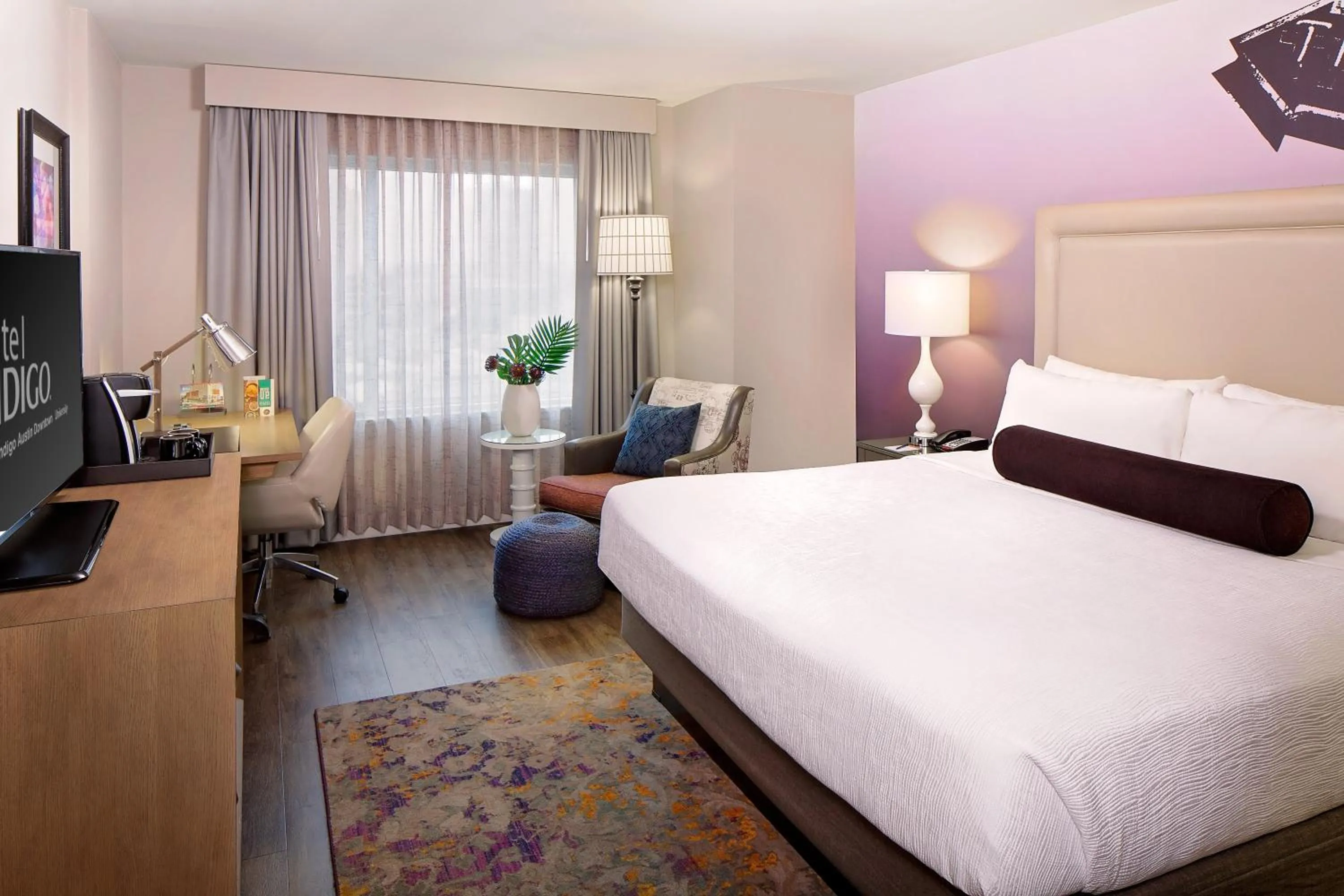 Photo of the whole room, Bed in Hotel Indigo Austin Downtown - University by IHG