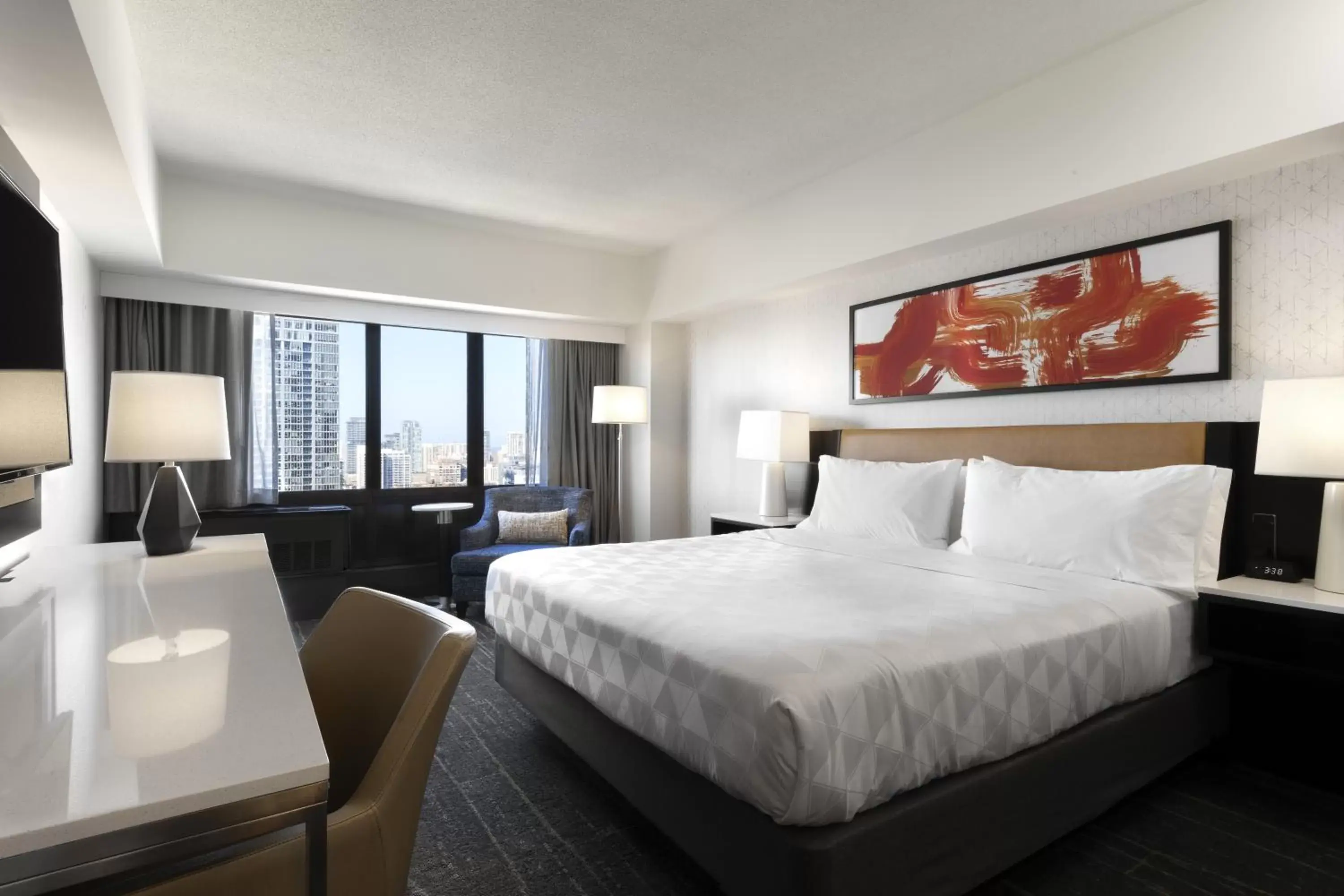 Bed in Holiday Inn - Chicago Dwtn - Wolf Point, an IHG Hotel
