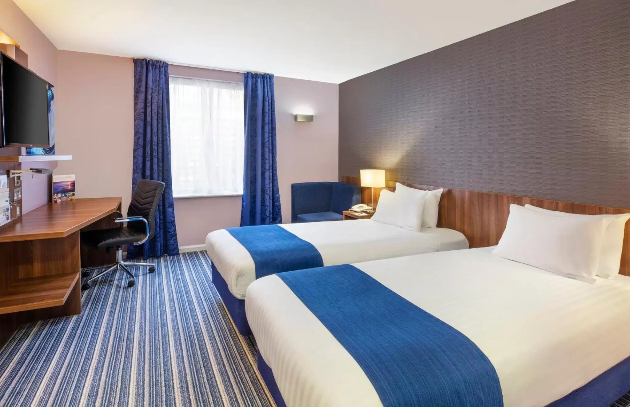 Photo of the whole room, Bed in Holiday Inn Express Poole, an IHG Hotel