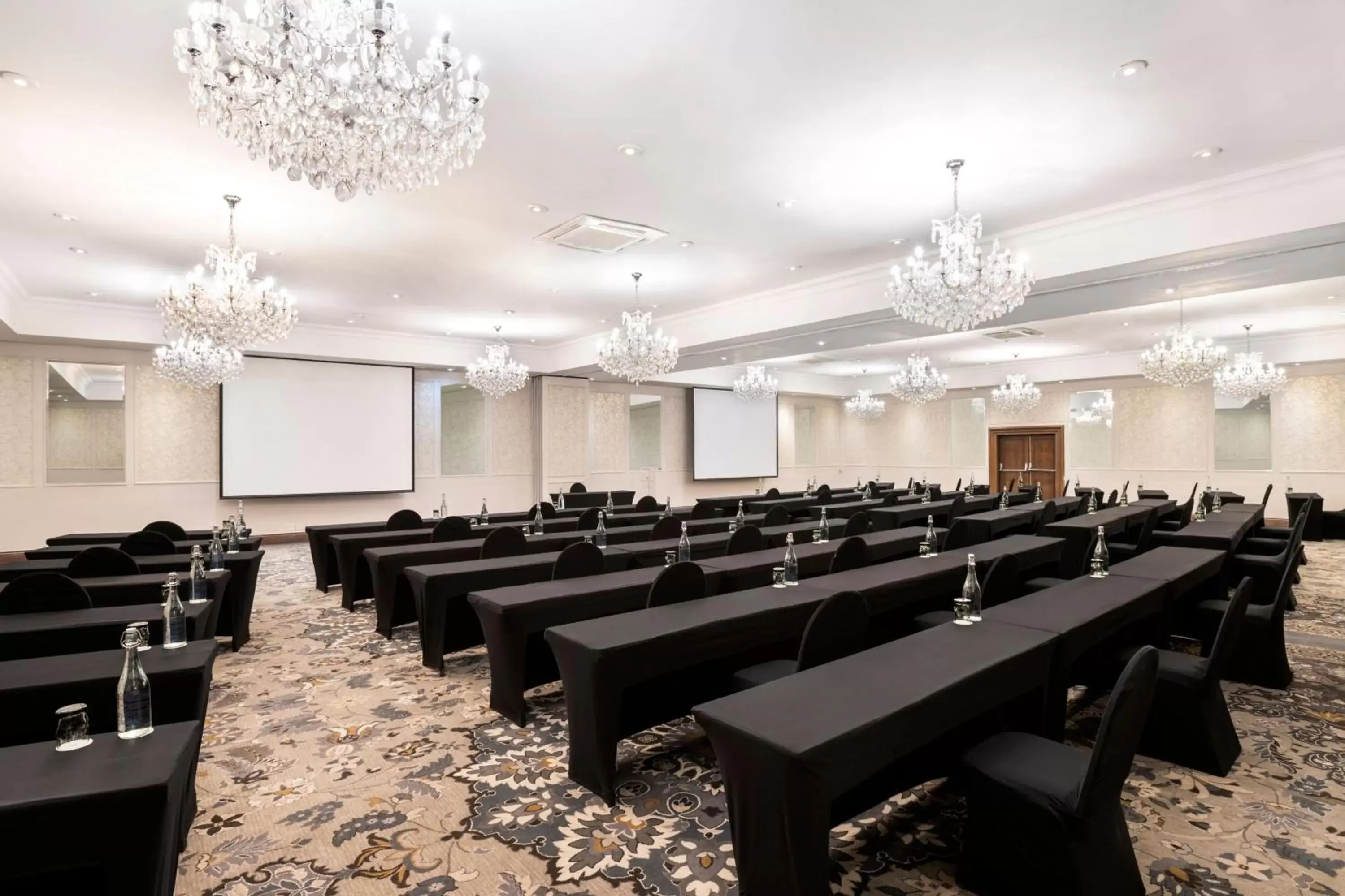 Meeting/conference room in Protea Hotel by Marriott Johannesburg Balalaika Sandton