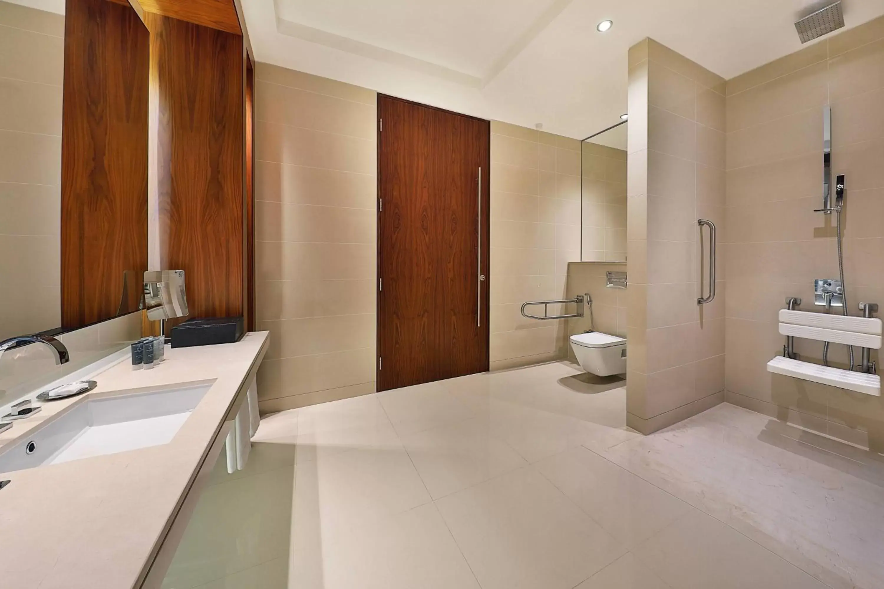 Bathroom in JW Marriott Marquis Hotel Dubai