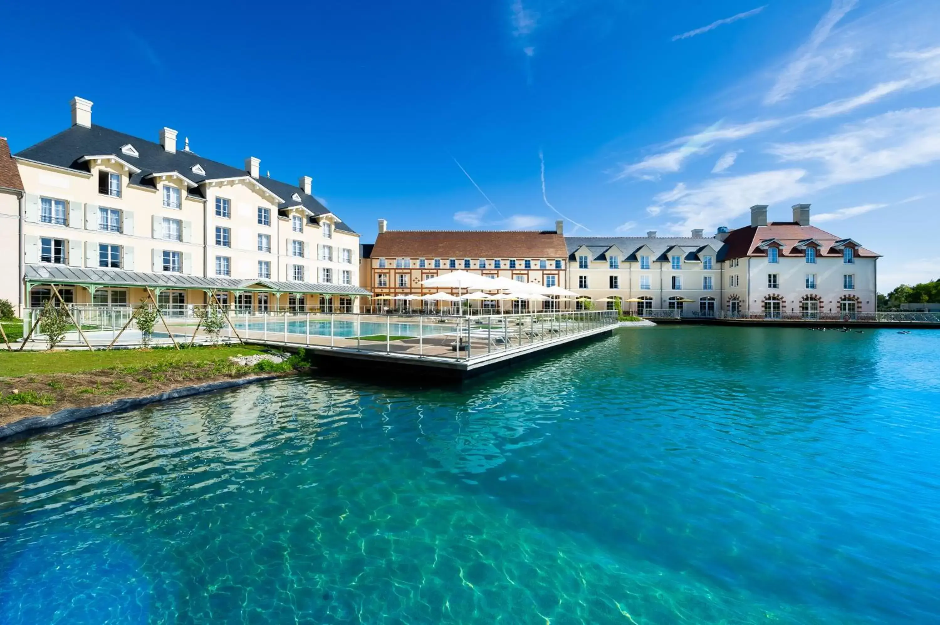 Property building, Swimming Pool in Staycity Aparthotels near Disneyland Paris