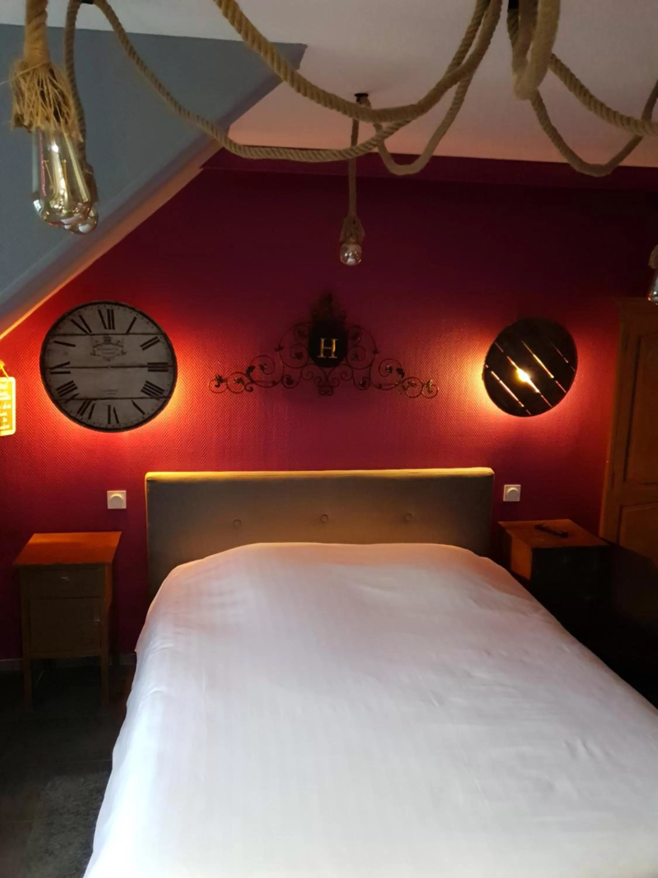 Bed in Hotel restaurant La Pêcherie - Le manoir d'à coté - Les 5 ruches -Logis hôtels