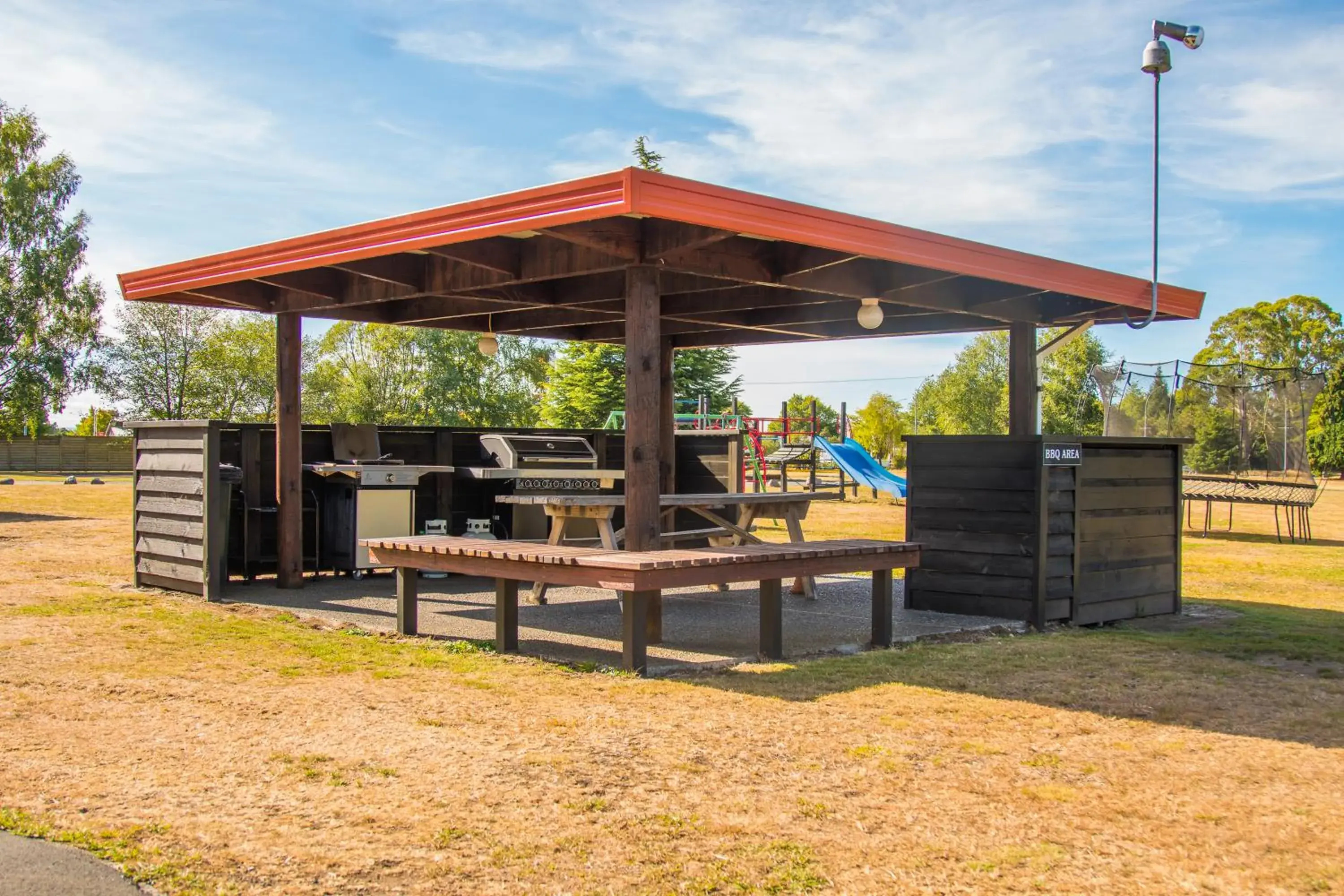 BBQ facilities in Parklands Motorlodge & Holiday Park