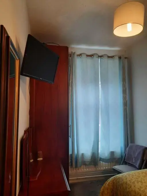 TV and multimedia, TV/Entertainment Center in Private rooms with breakfast in Bishop Auckland