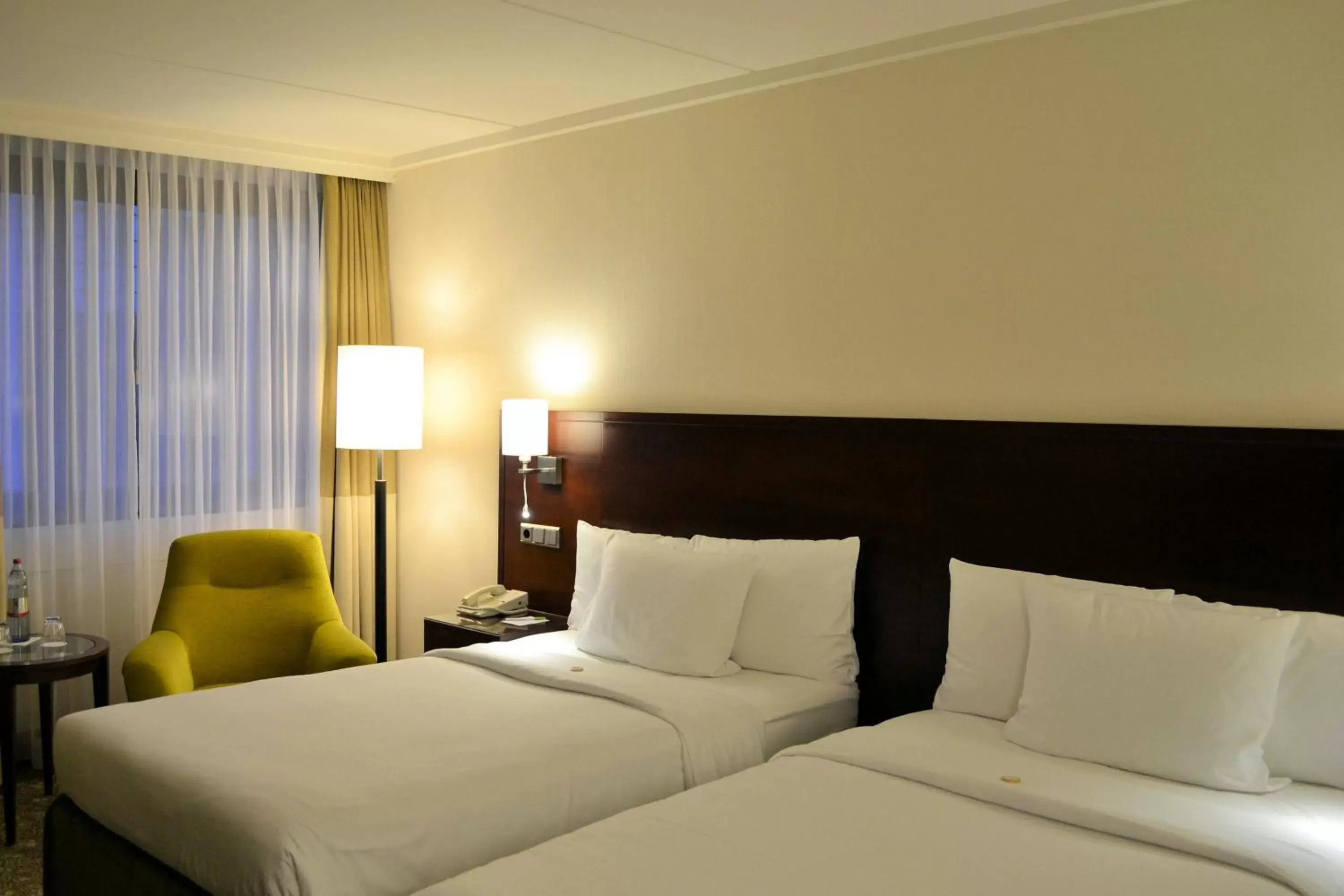 Photo of the whole room, Bed in Courtyard by Marriott Düsseldorf Seestern