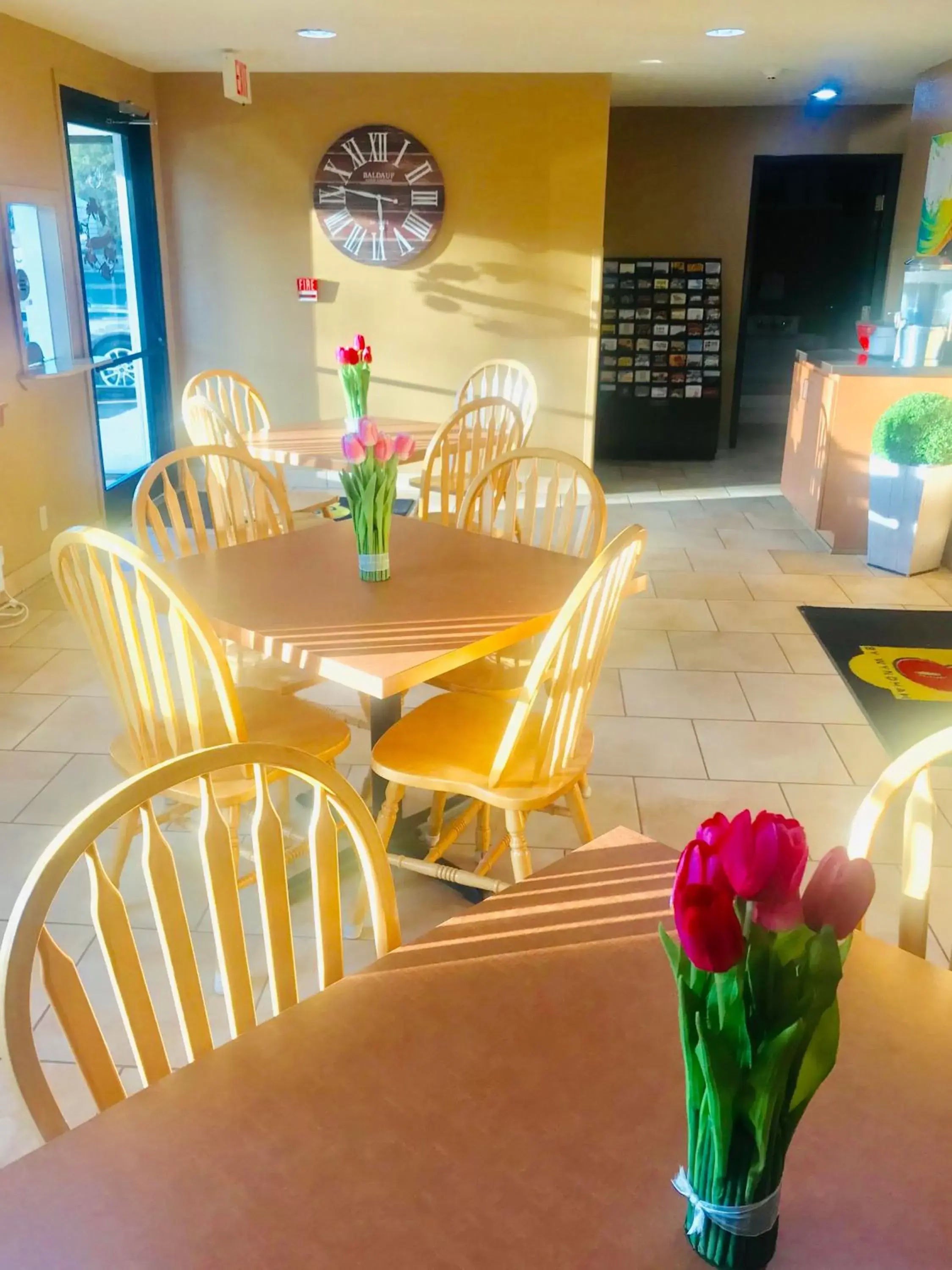 Dining area in Super 8 by Wyndham Radcliff Ft. Knox Area