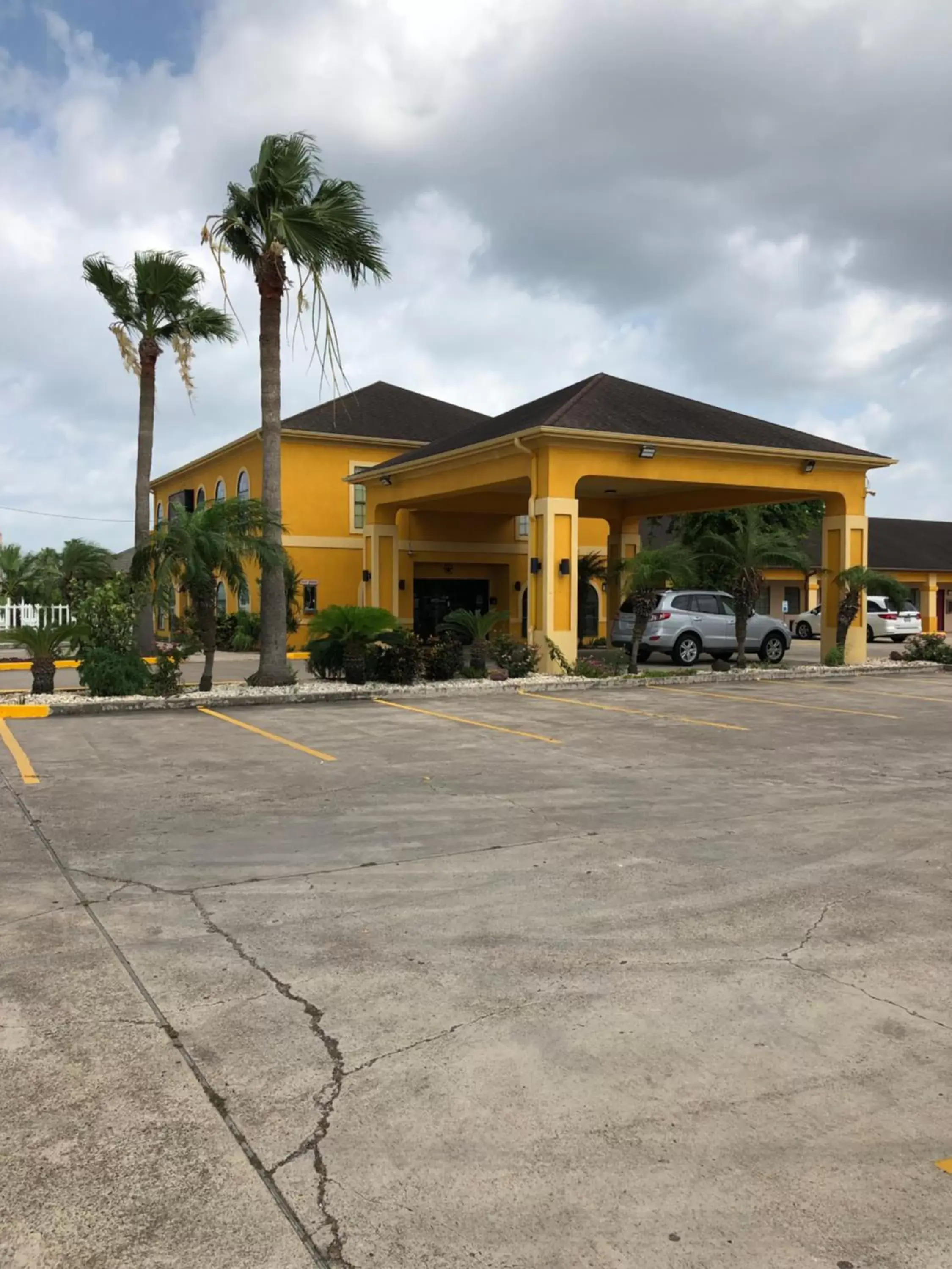 Property Building in Los Fresnos Inn and Suites