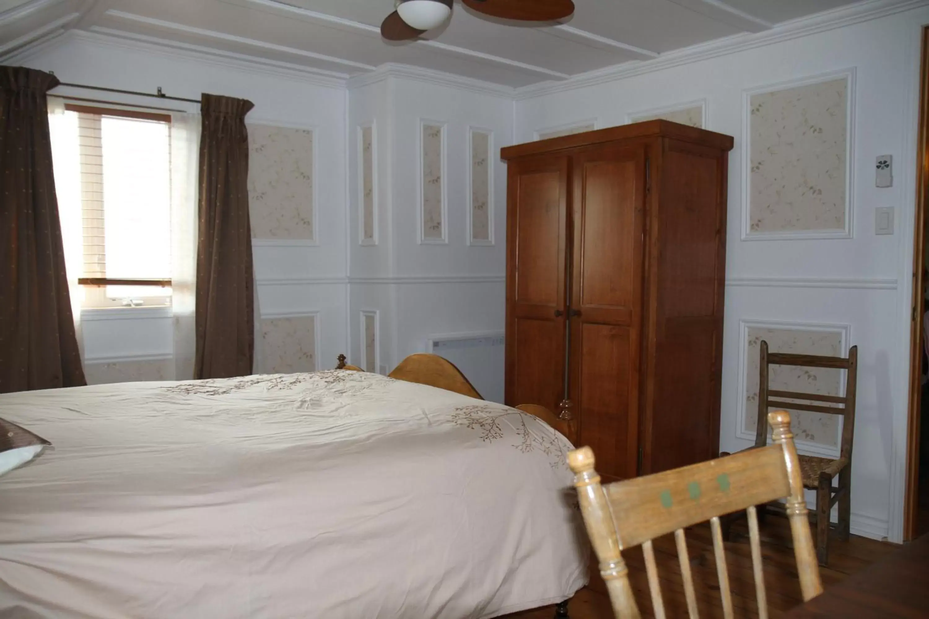 Photo of the whole room, Bed in Gite chez Gilles Lévesque