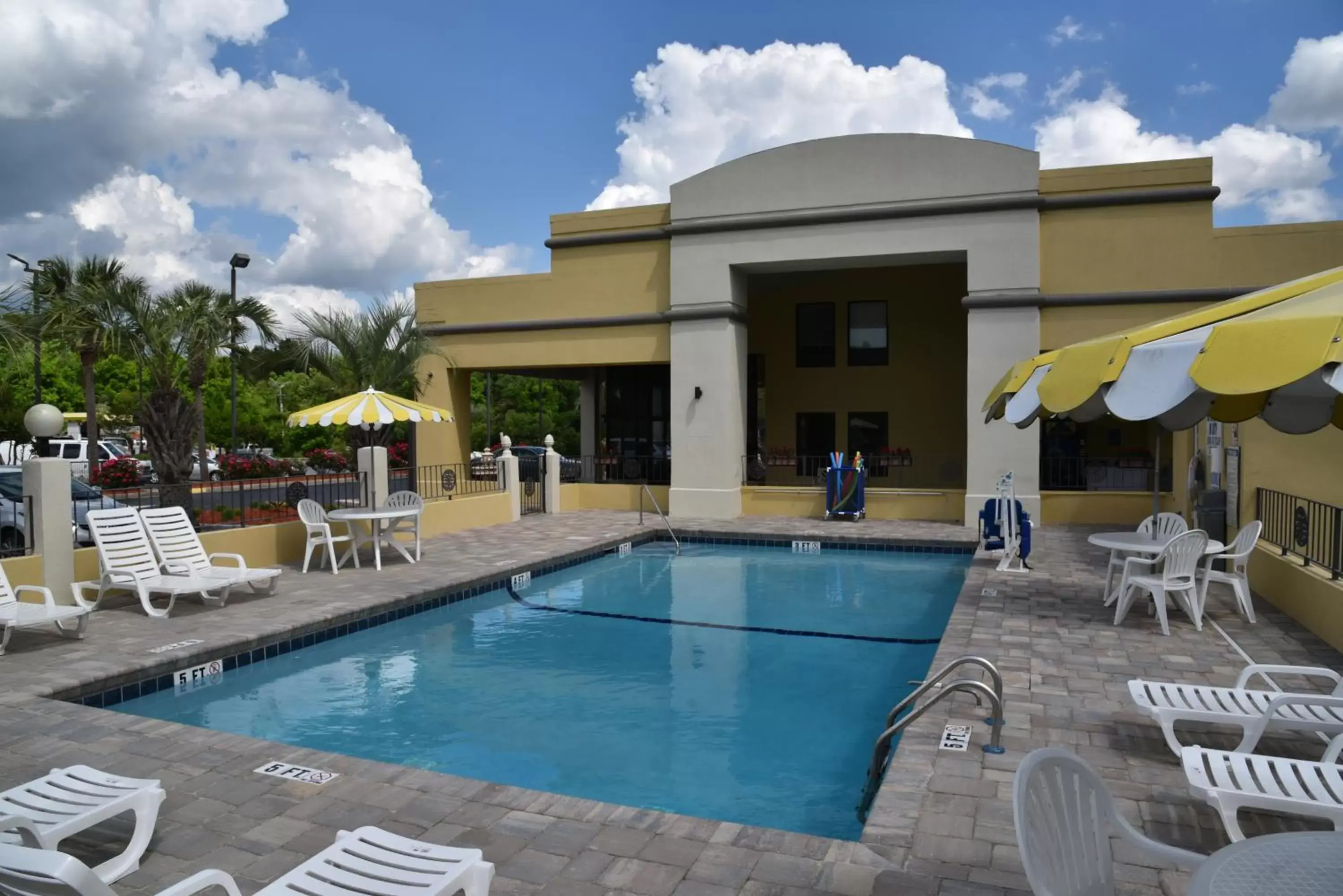 Property building, Swimming Pool in Days Inn by Wyndham Ladson Summerville Charleston