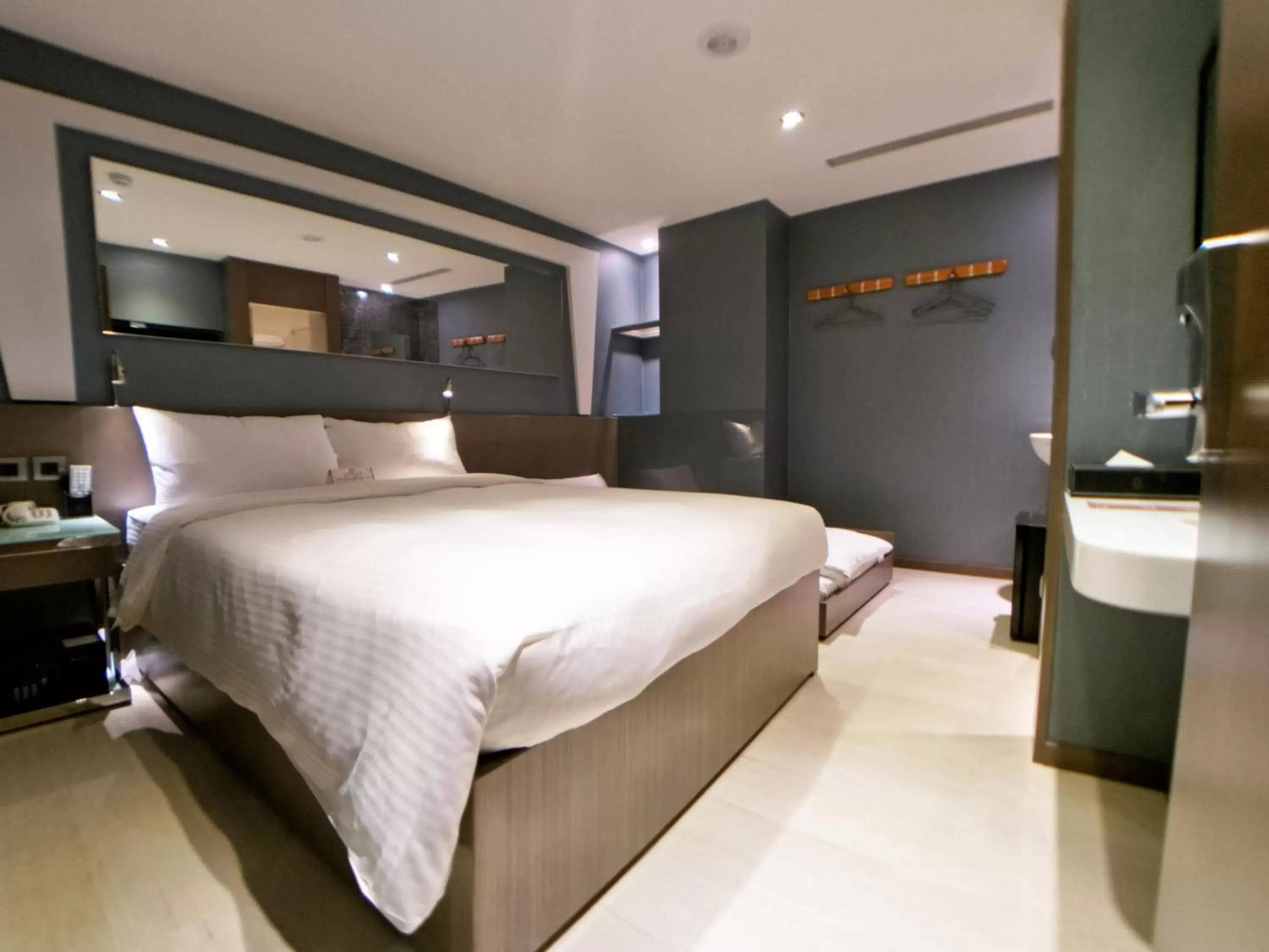 Bedroom, Bed in Beauty Hotels Taipei - Hotel B6