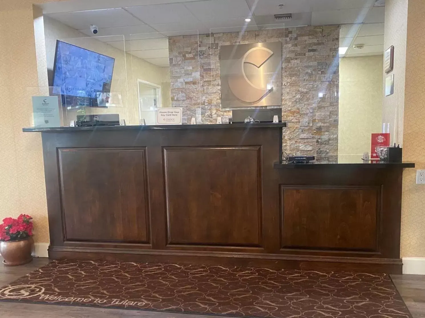 Property building, Lobby/Reception in Comfort Suites Tulare