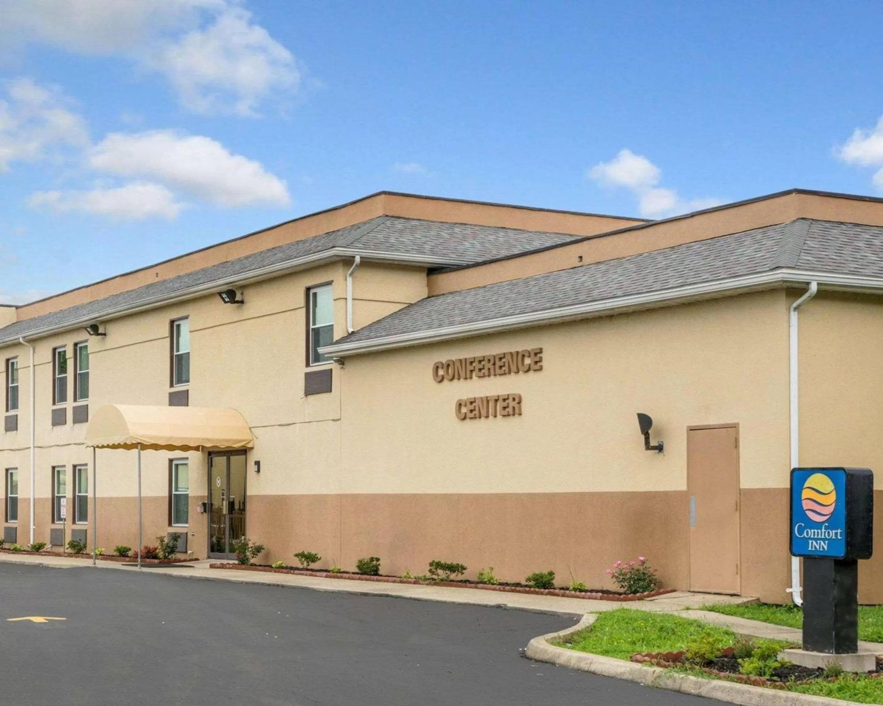 Property building in Comfort Inn Piketon near Fairgrounds