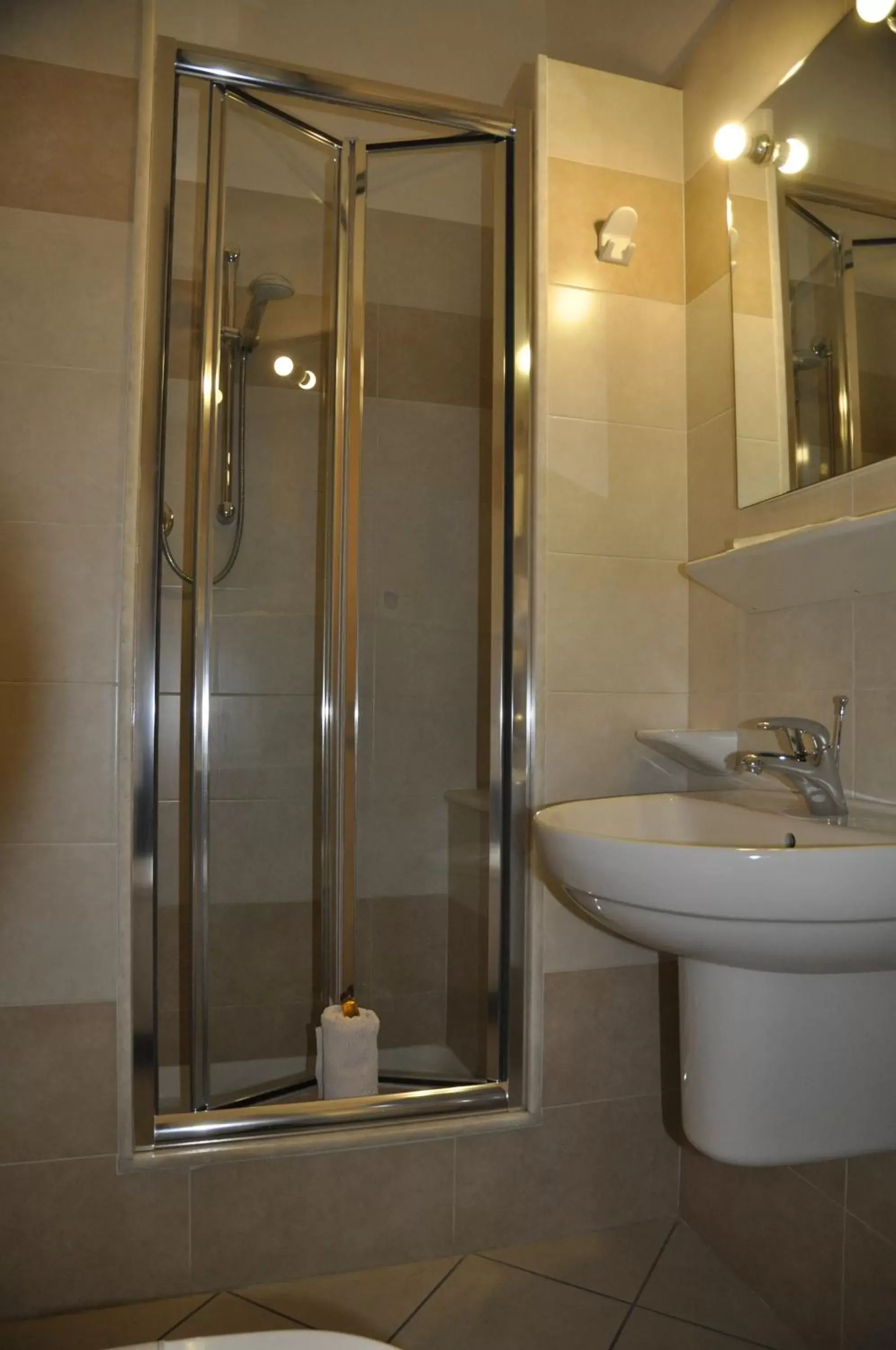 Bathroom in Hotel Est Piombino
