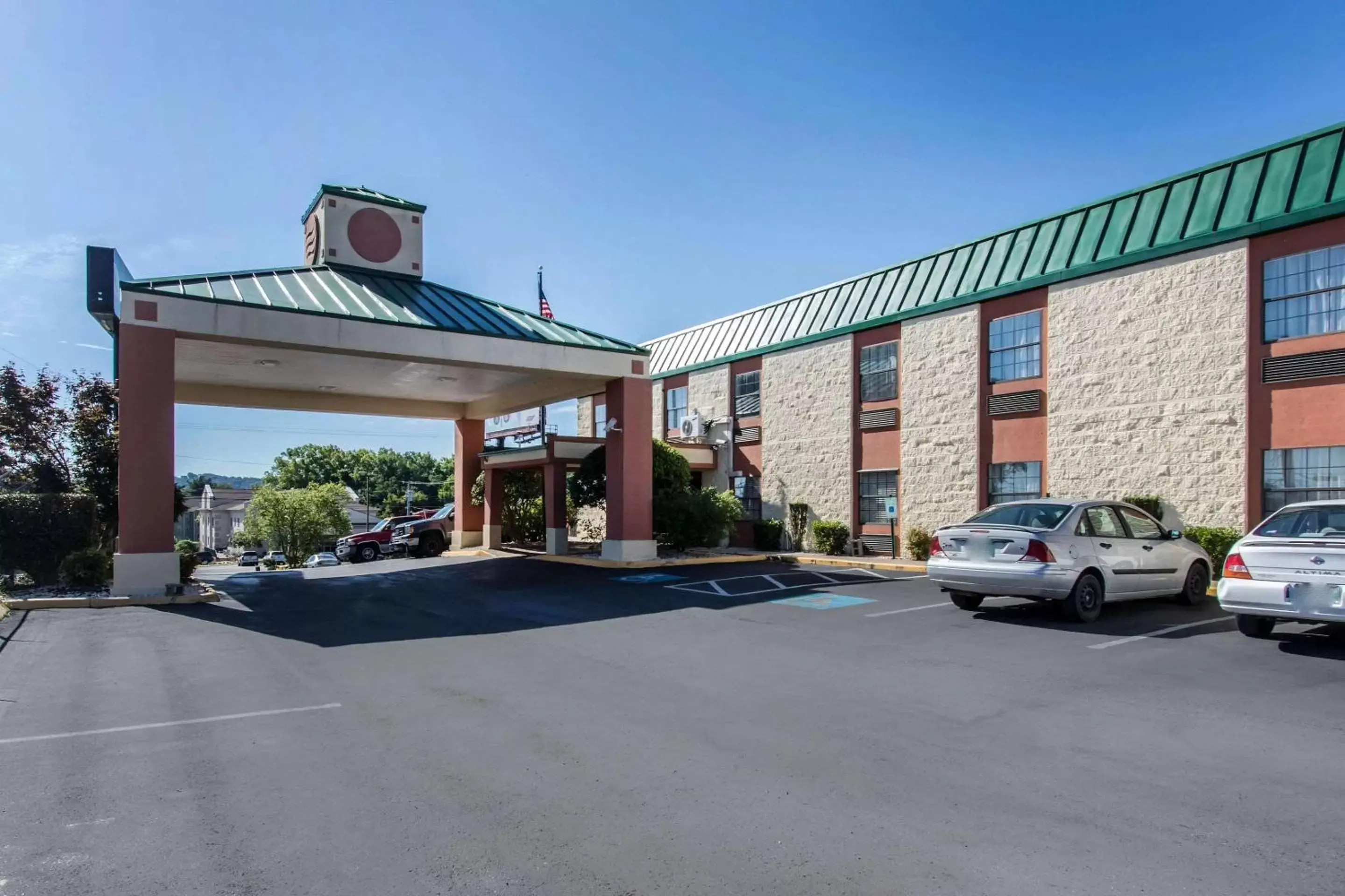 Property Building in Quality Inn Hixson-Chattanooga