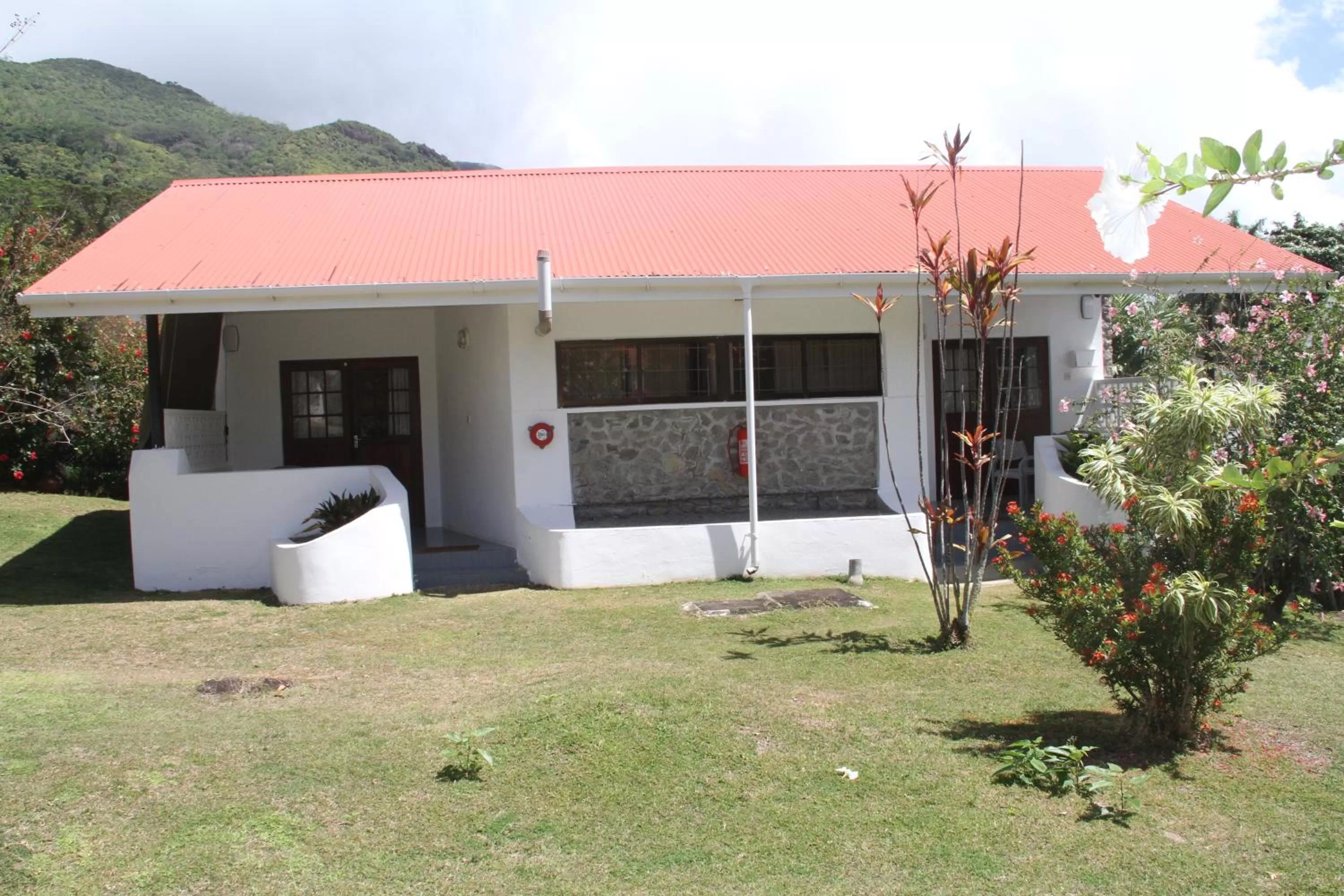 Facade/entrance in Daniella's Bungalows