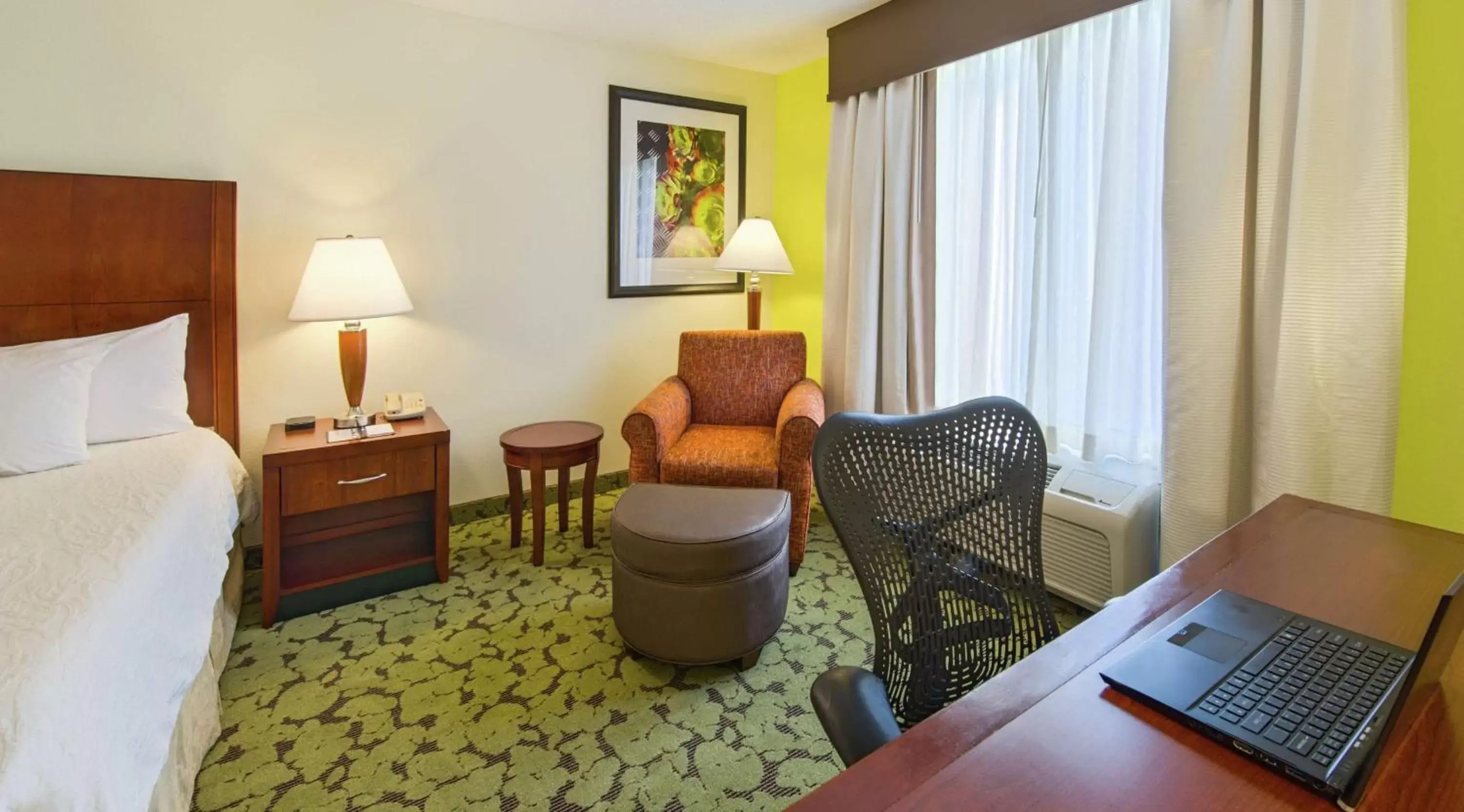 Bedroom, Seating Area in Hilton Garden Inn Macon/Mercer University